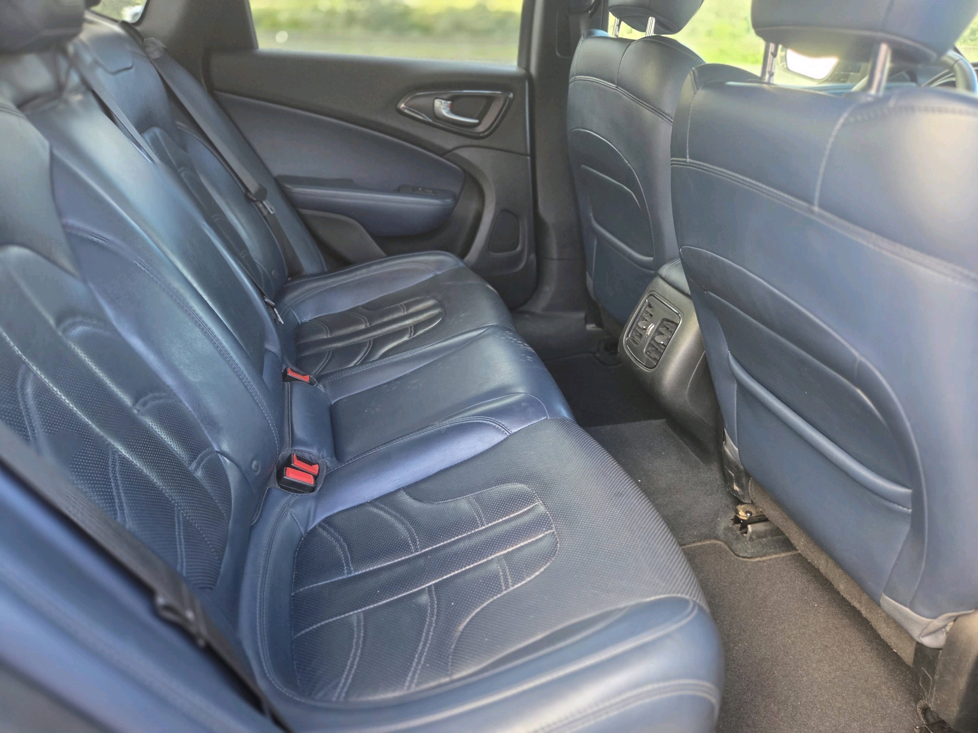 /automotionmotorsrvltd/2015-Chrysler-200-29543219009145893.jpg
