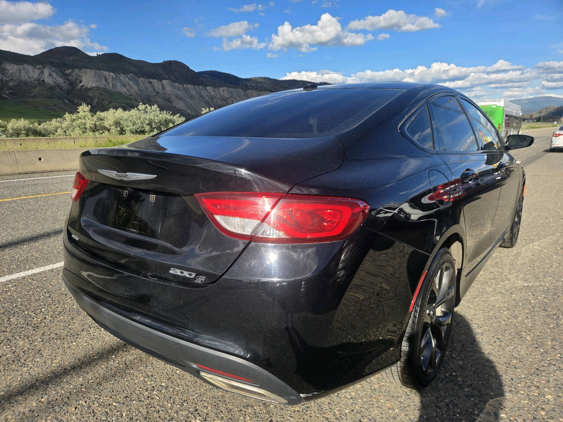 /automotionmotorsrvltd/2015-Chrysler-200-7666587754315399.jpg