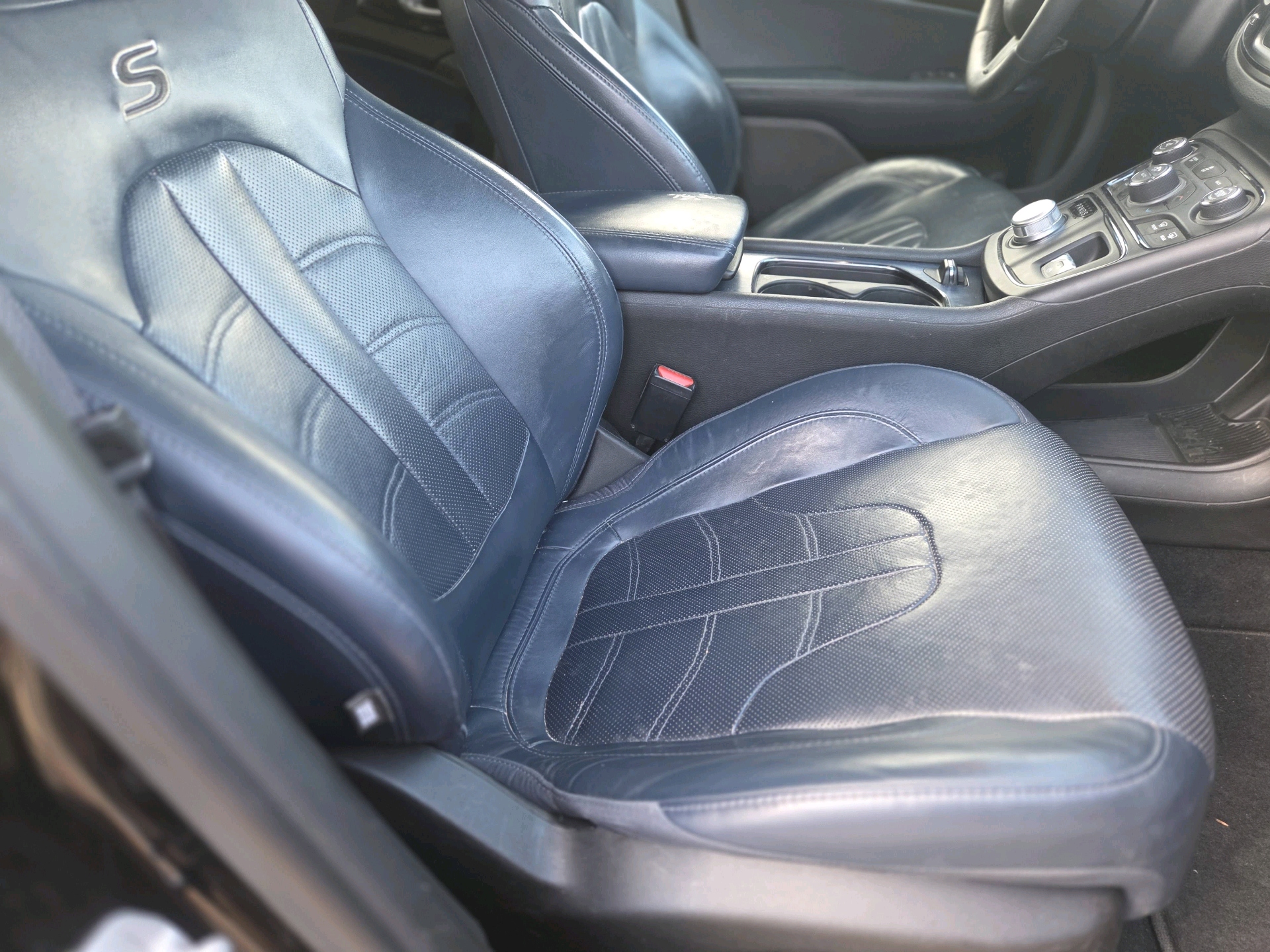 /automotionmotorsrvltd/2015-Chrysler-200-8486454464855151.jpg
