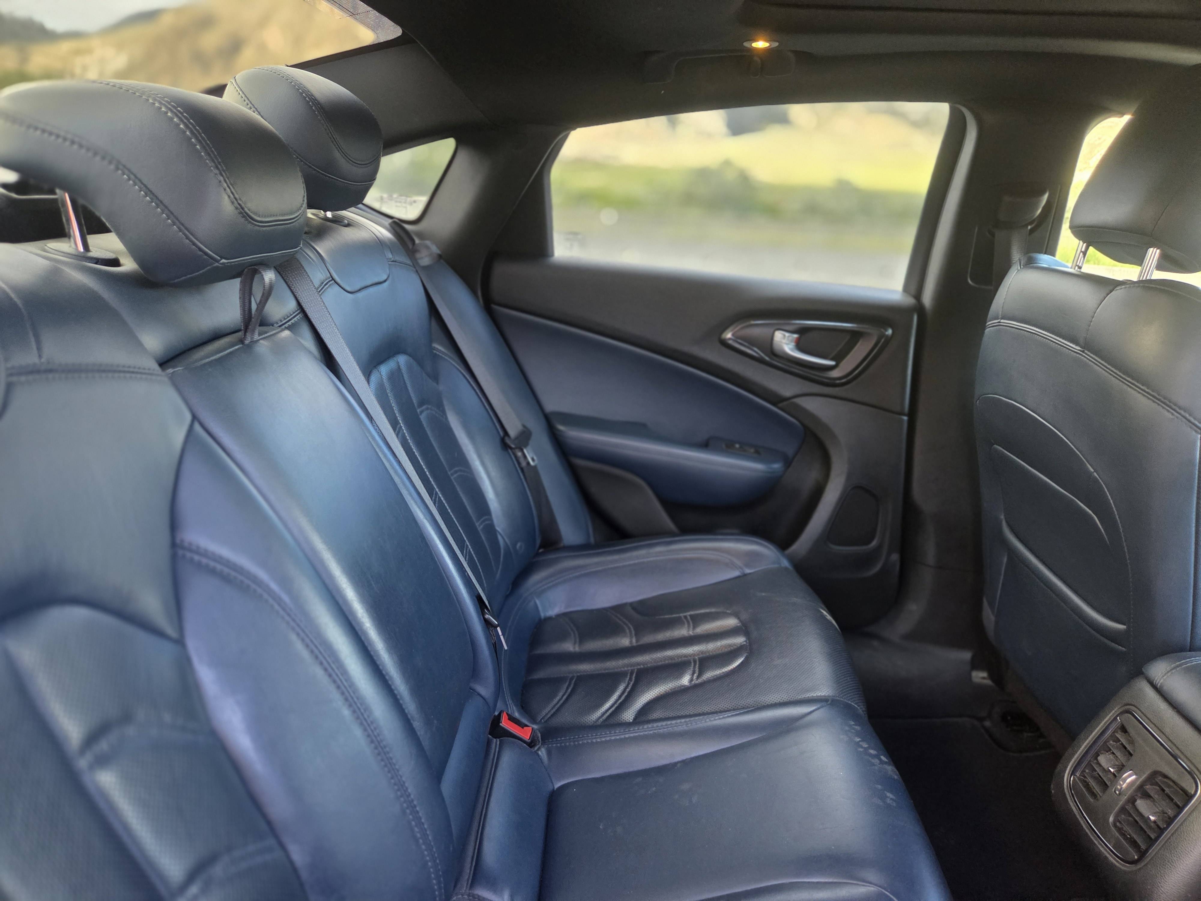 /automotionmotorsrvltd/2015-Chrysler-200-9462291951813604.jpg