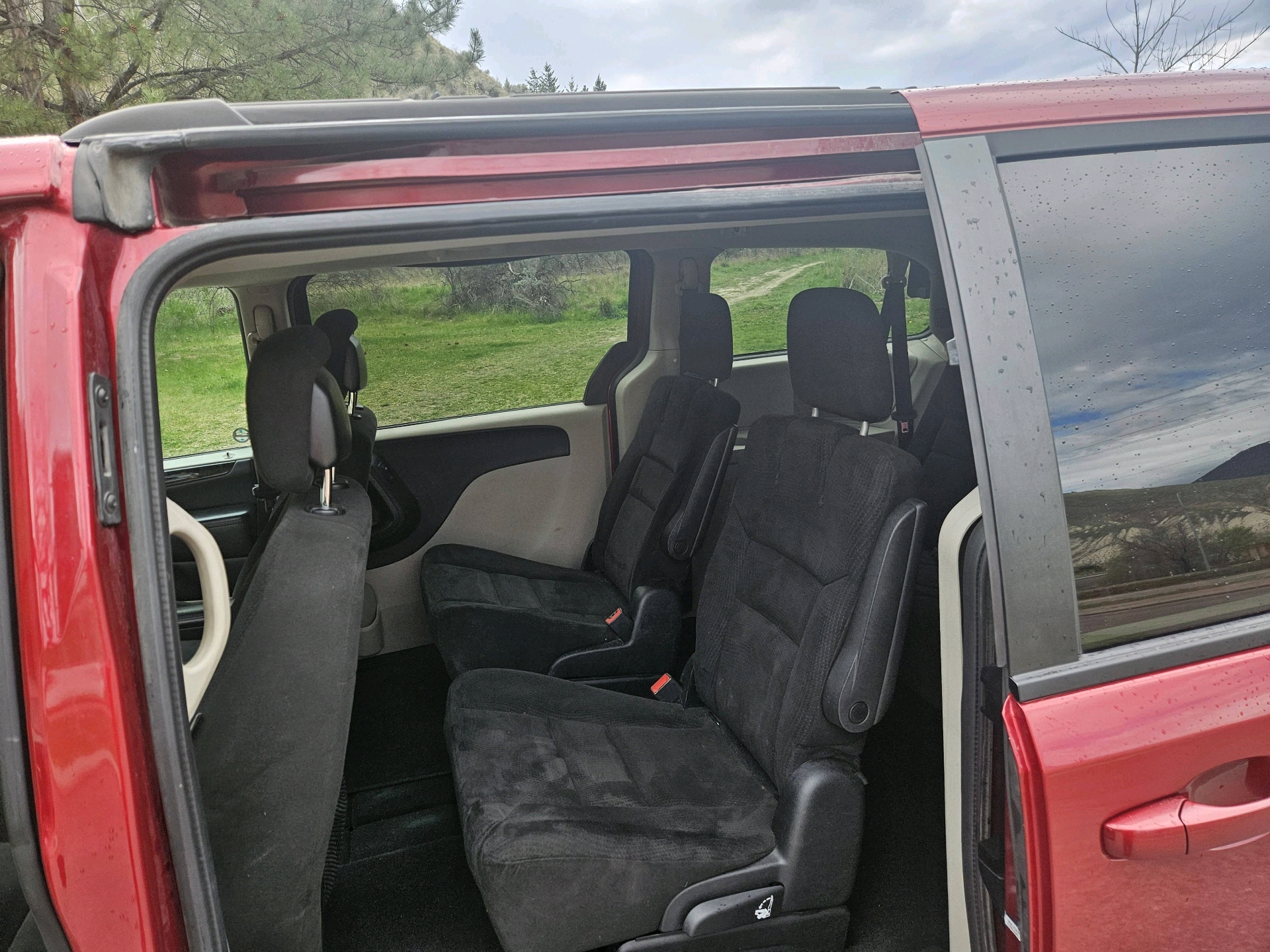 /automotionmotorsrvltd/2015-Dodge-GrandCaravan-015235898893087851.jpg