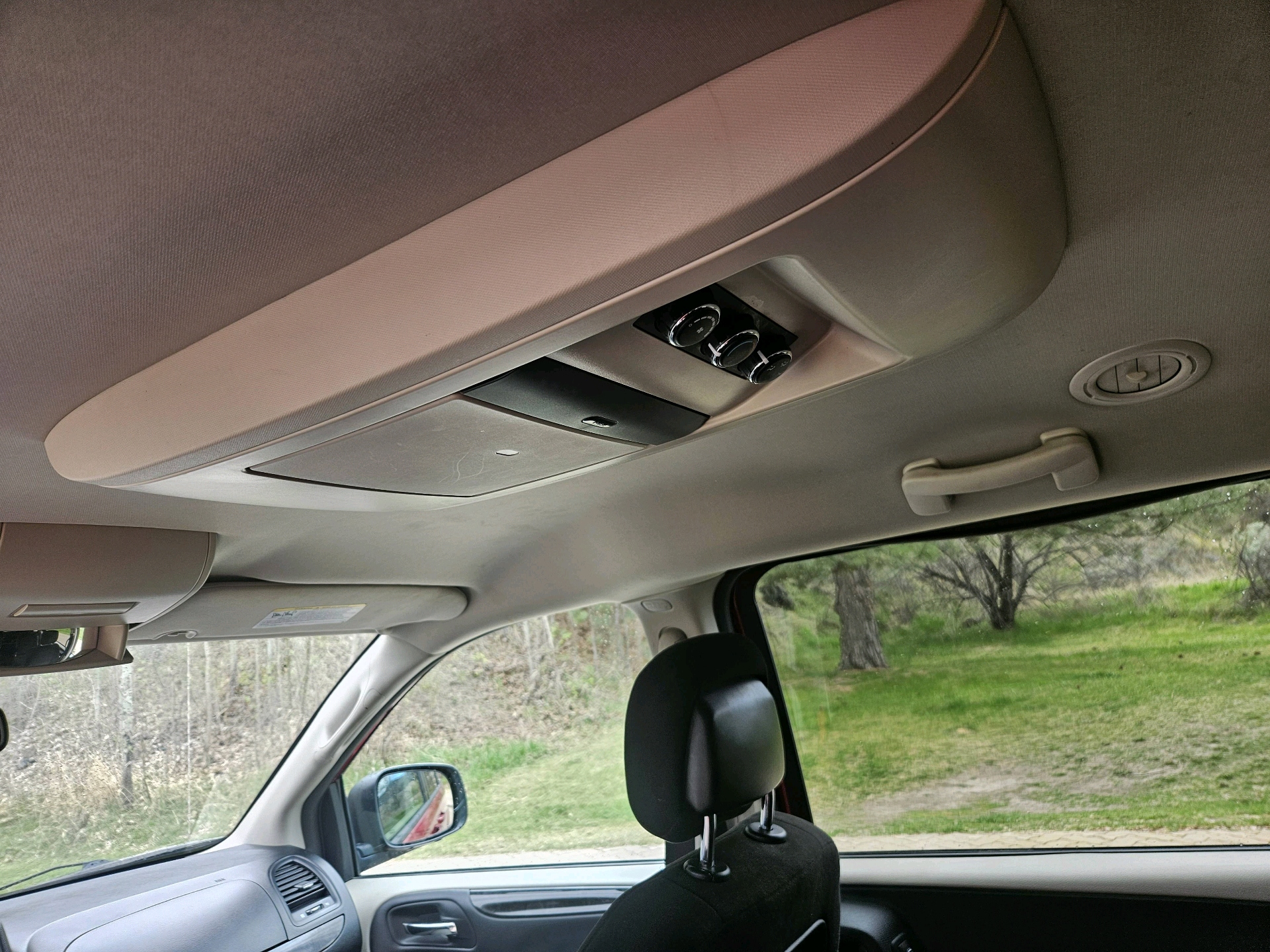 /automotionmotorsrvltd/2015-Dodge-GrandCaravan-038522964053796516.jpg