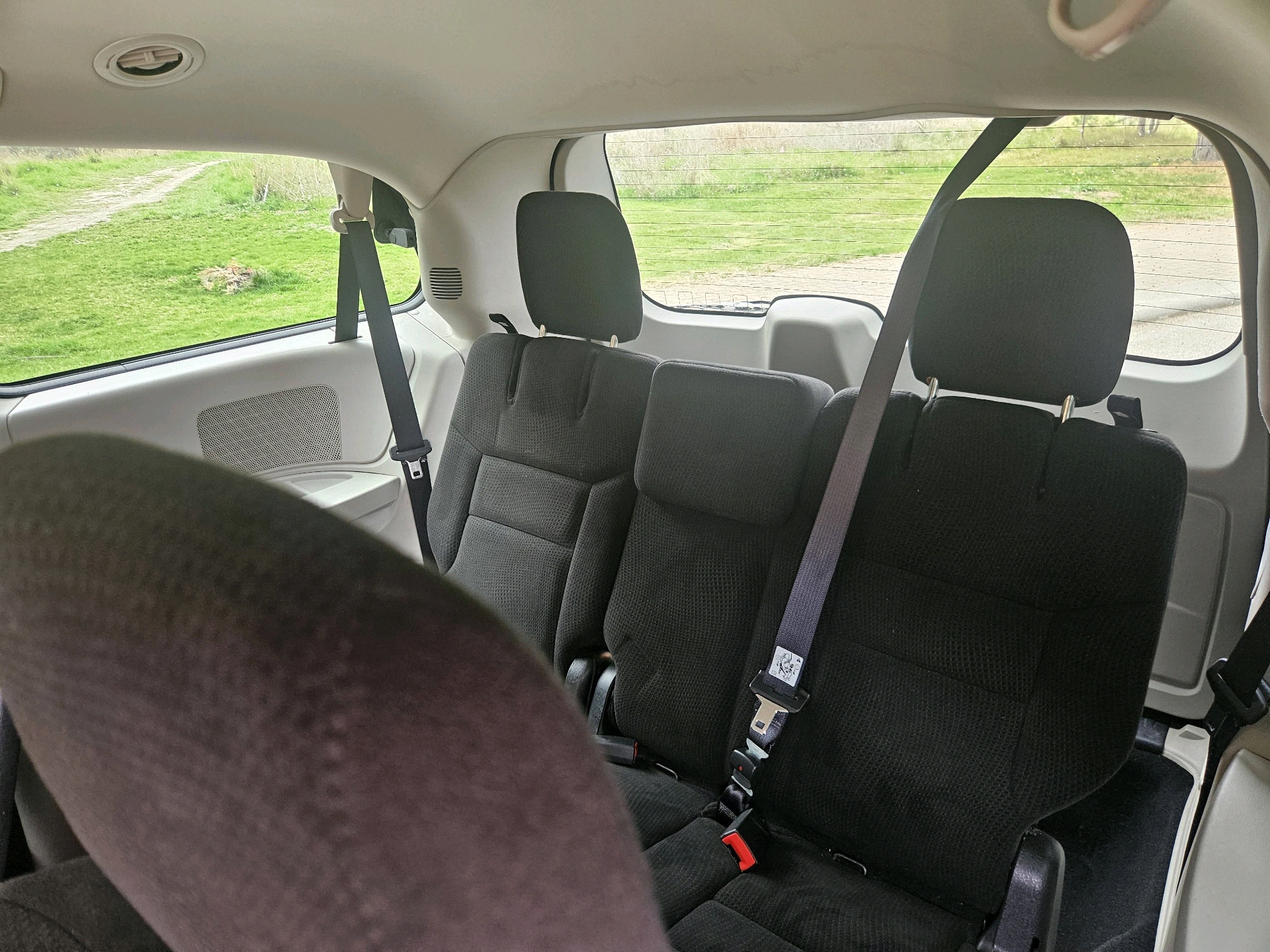 /automotionmotorsrvltd/2015-Dodge-GrandCaravan-4931111565969477.jpg