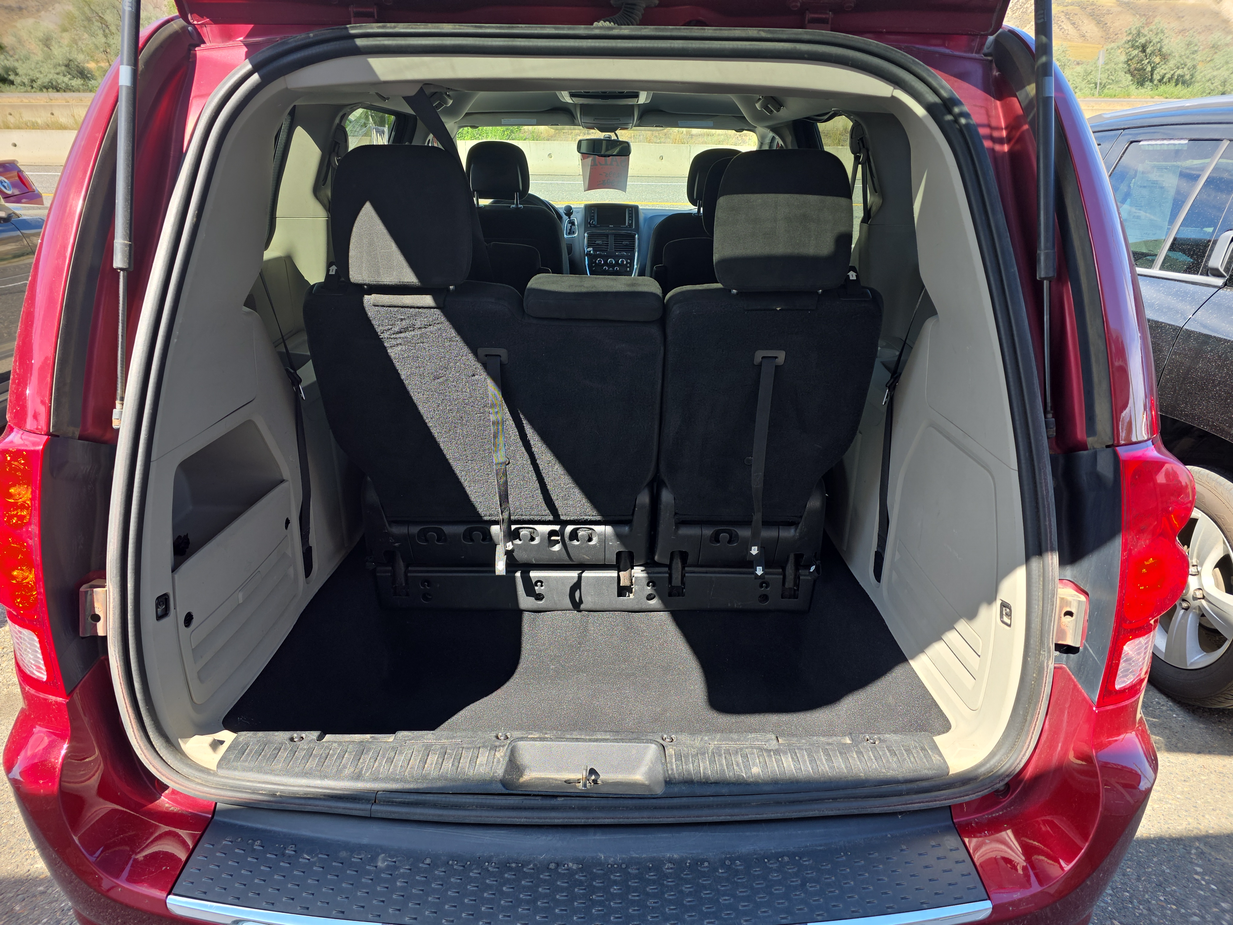 /automotionmotorsrvltd/2015-Dodge-GrandCaravan-736447789902285.jpg