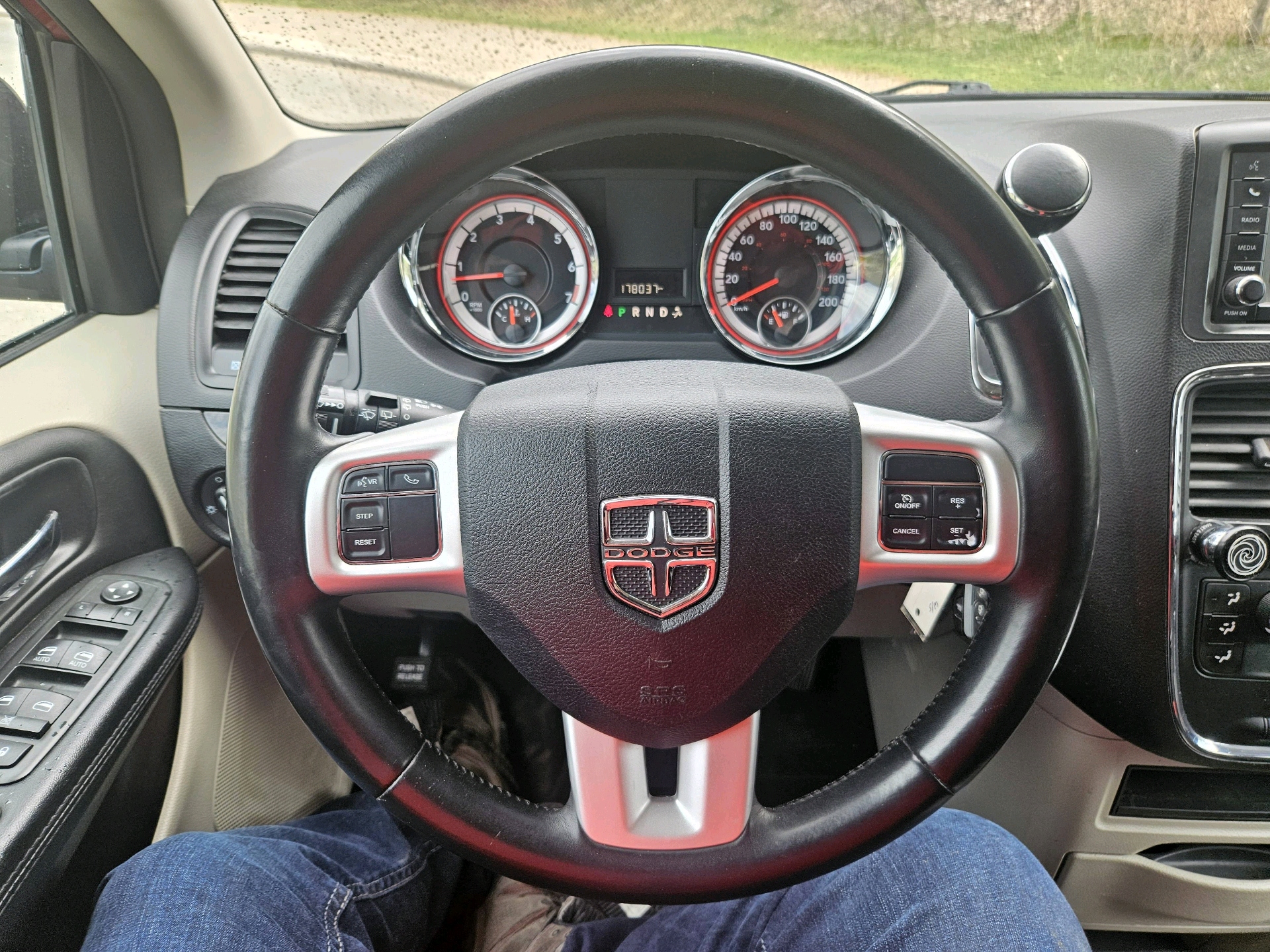 /automotionmotorsrvltd/2015-Dodge-GrandCaravan-9377745471242716.jpg
