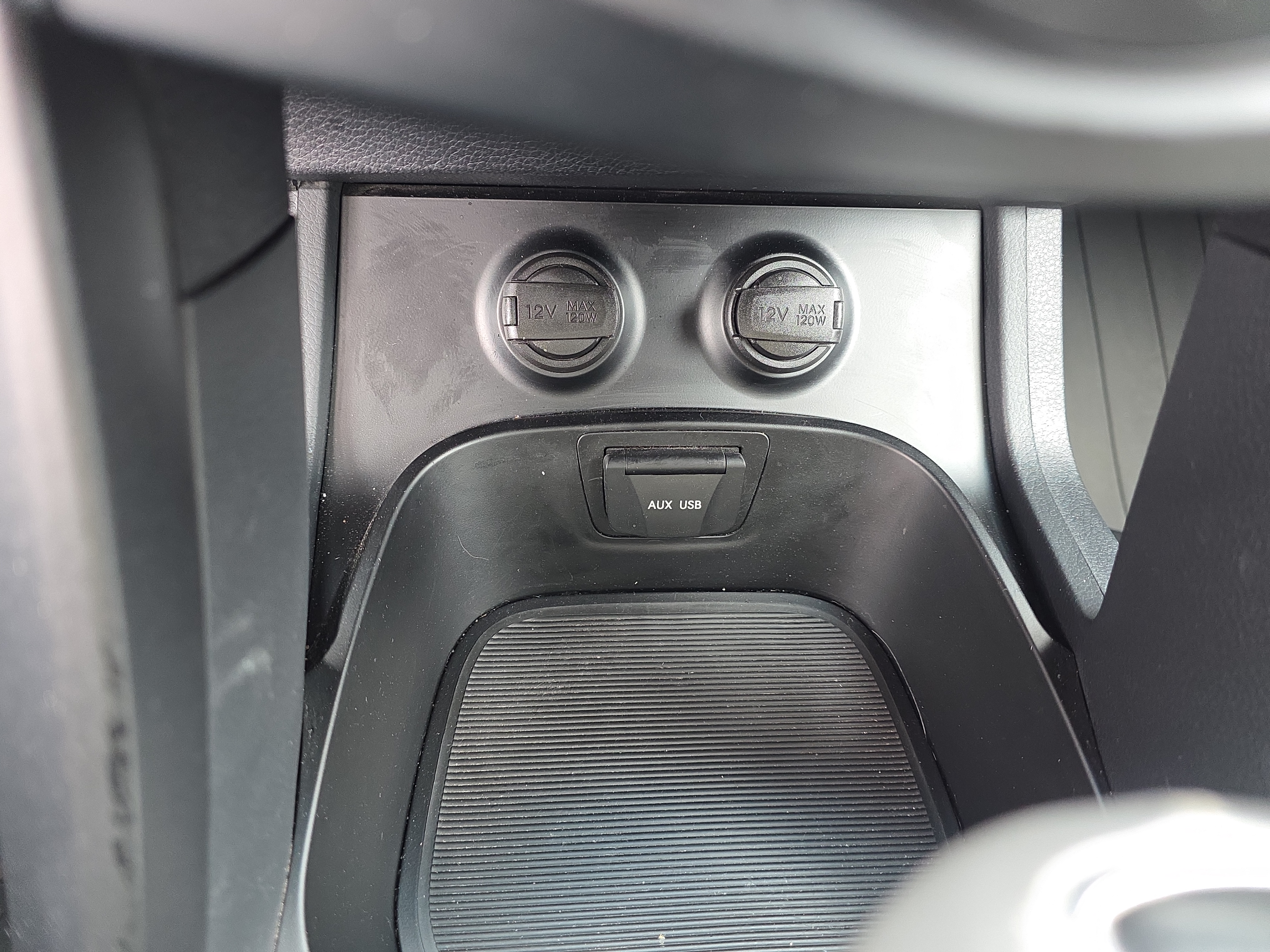/automotionmotorsrvltd/2015-Hyundai-SantaFe-038259376263164446.jpg