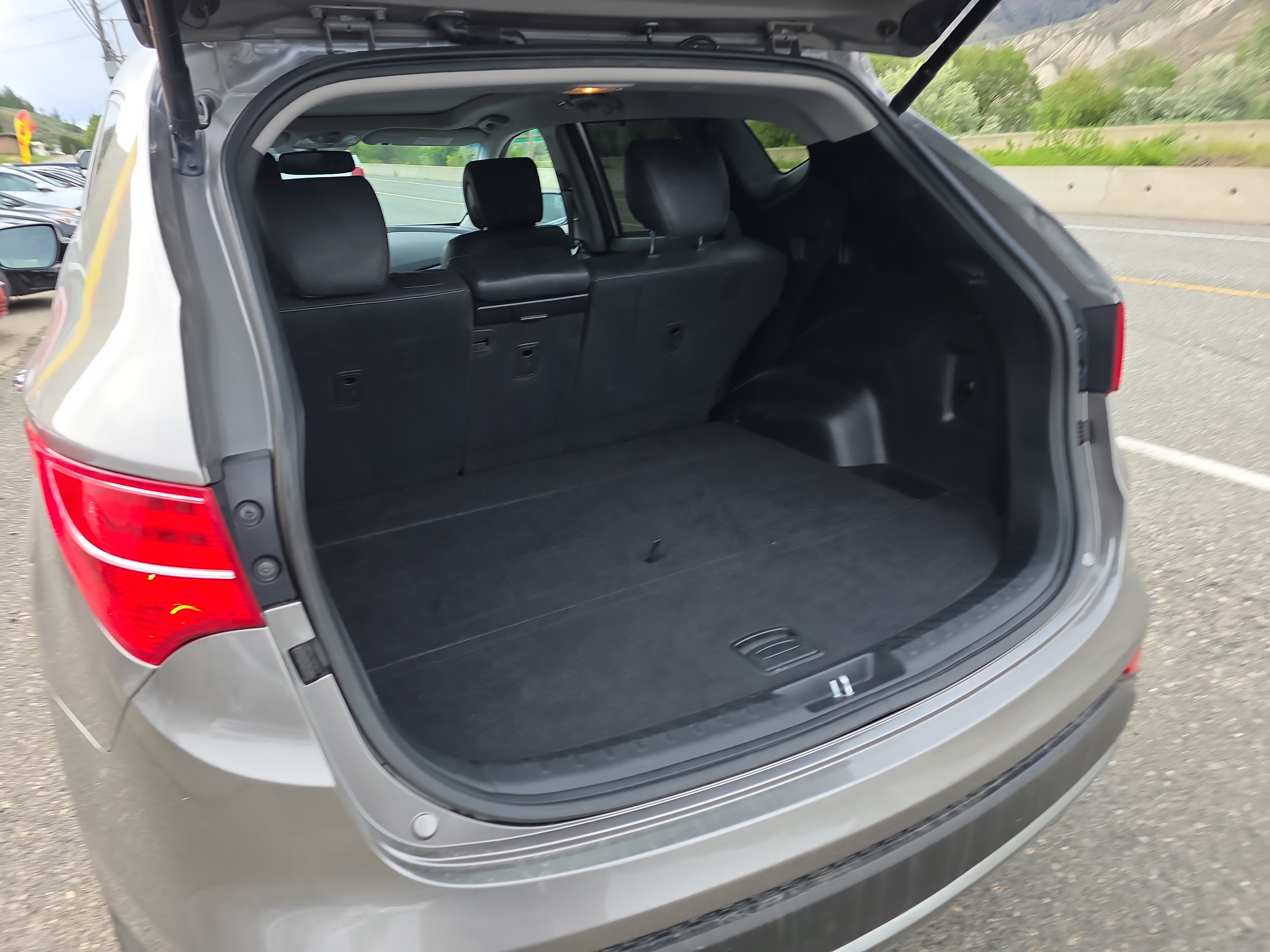 /automotionmotorsrvltd/2015-Hyundai-SantaFe-06019990348584714.jpg