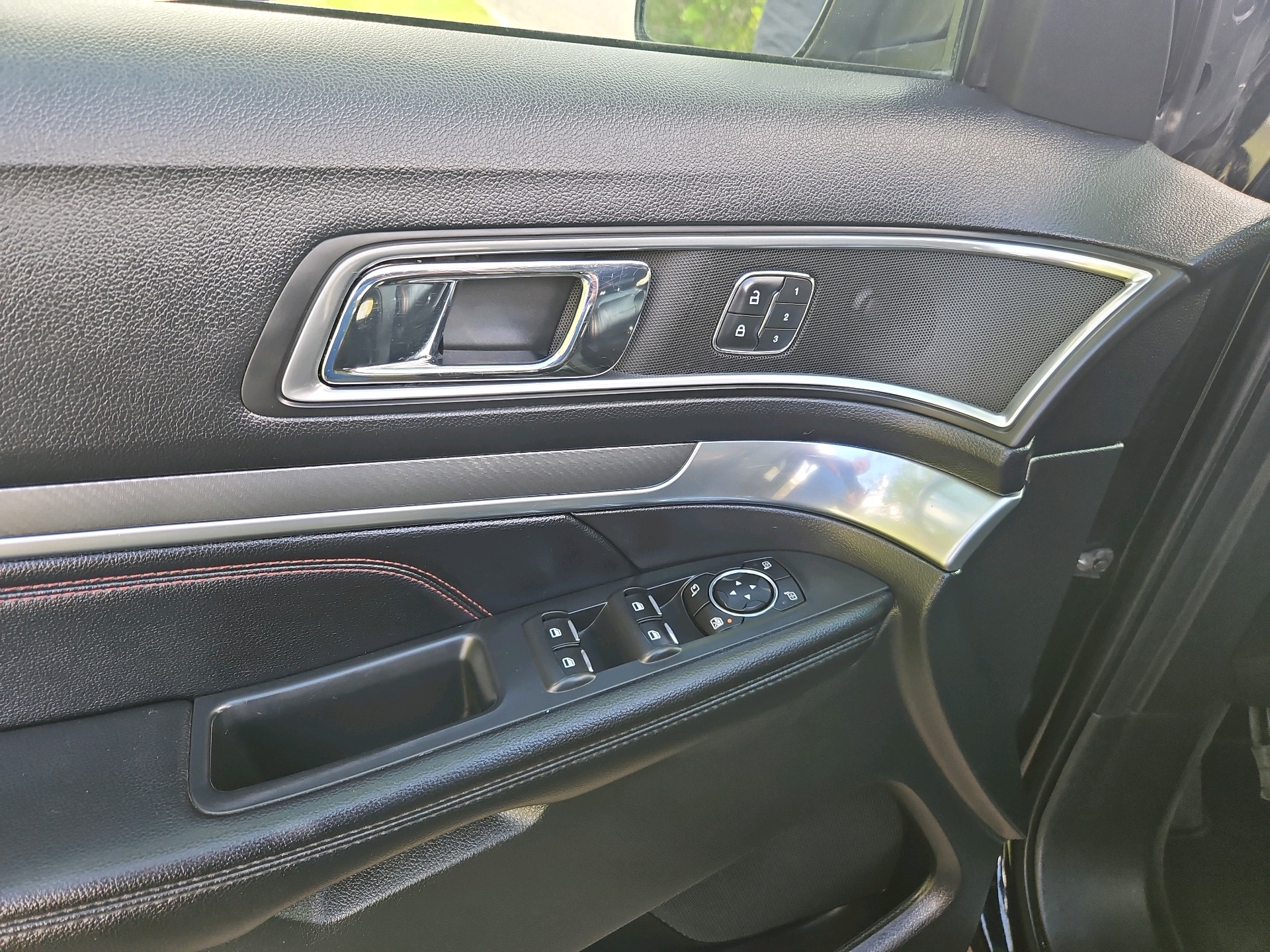 /automotionmotorsrvltd/2016-Ford-Explorer-1668883452337202.jpg
