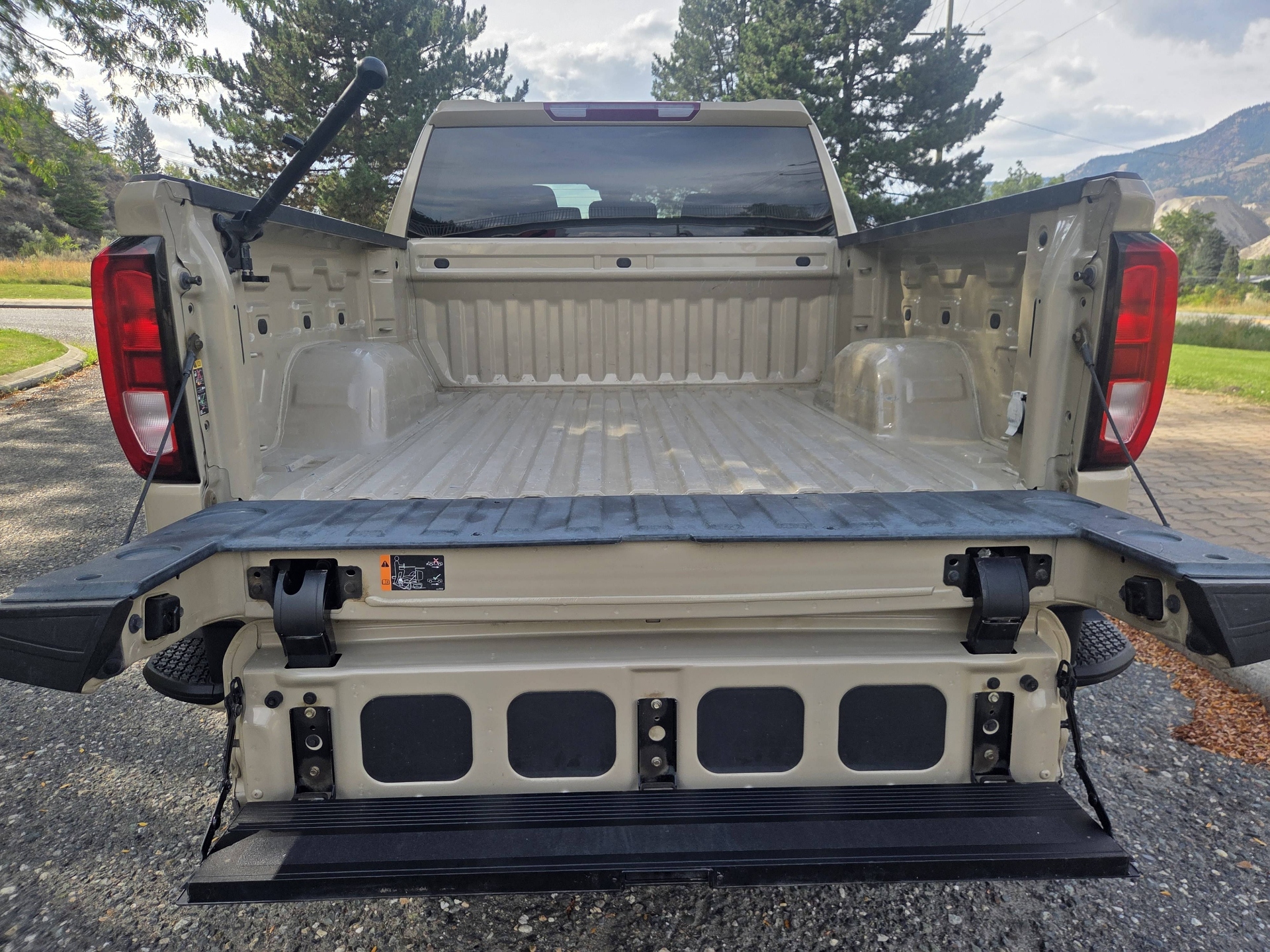 /automotionmotorsrvltd/2022-GMC-Sierra1500-7438503722654539.jpg