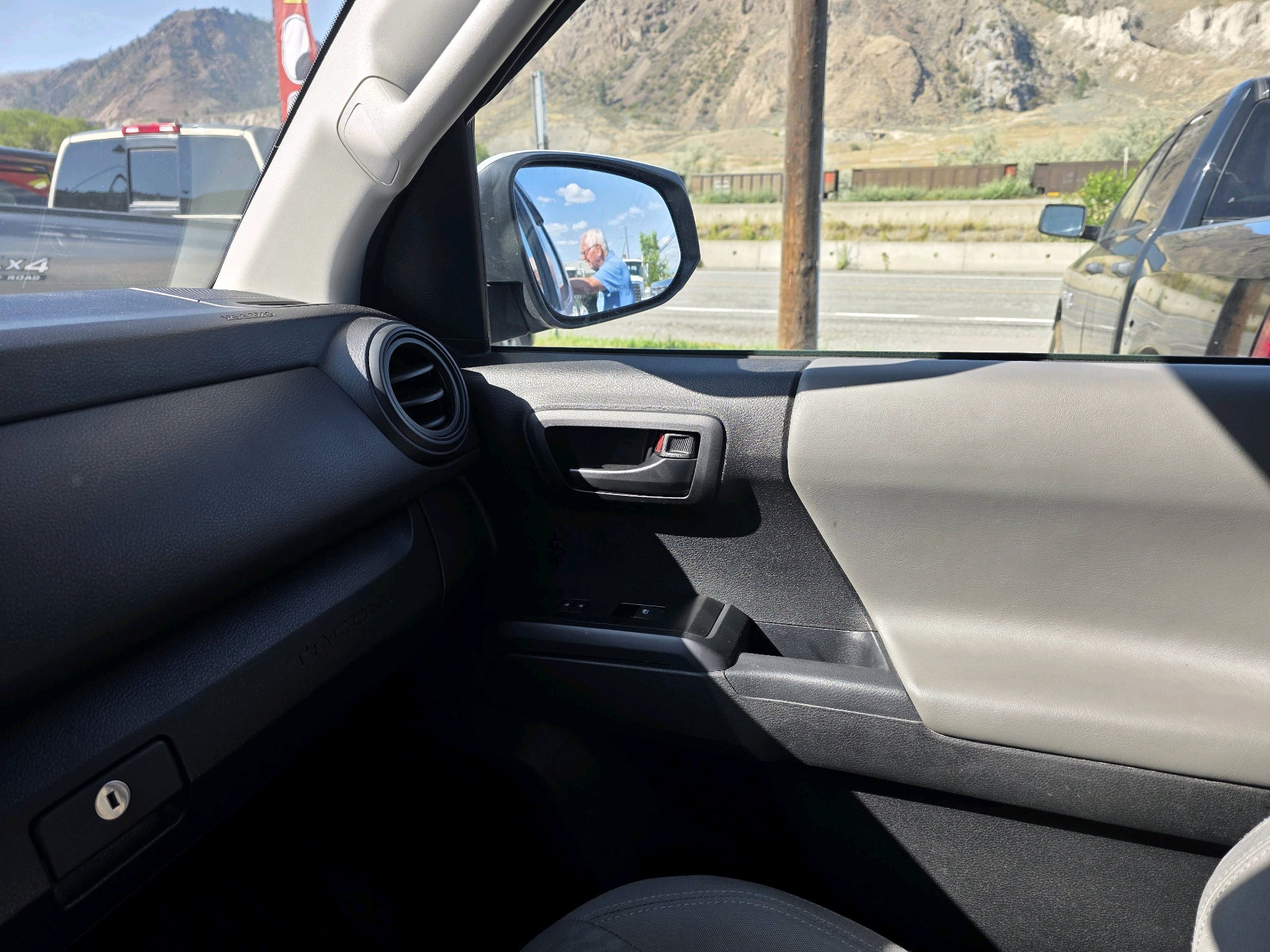 /automotionmotorsrvltd/2022-Toyota-Tacoma-188020111006318.jpg