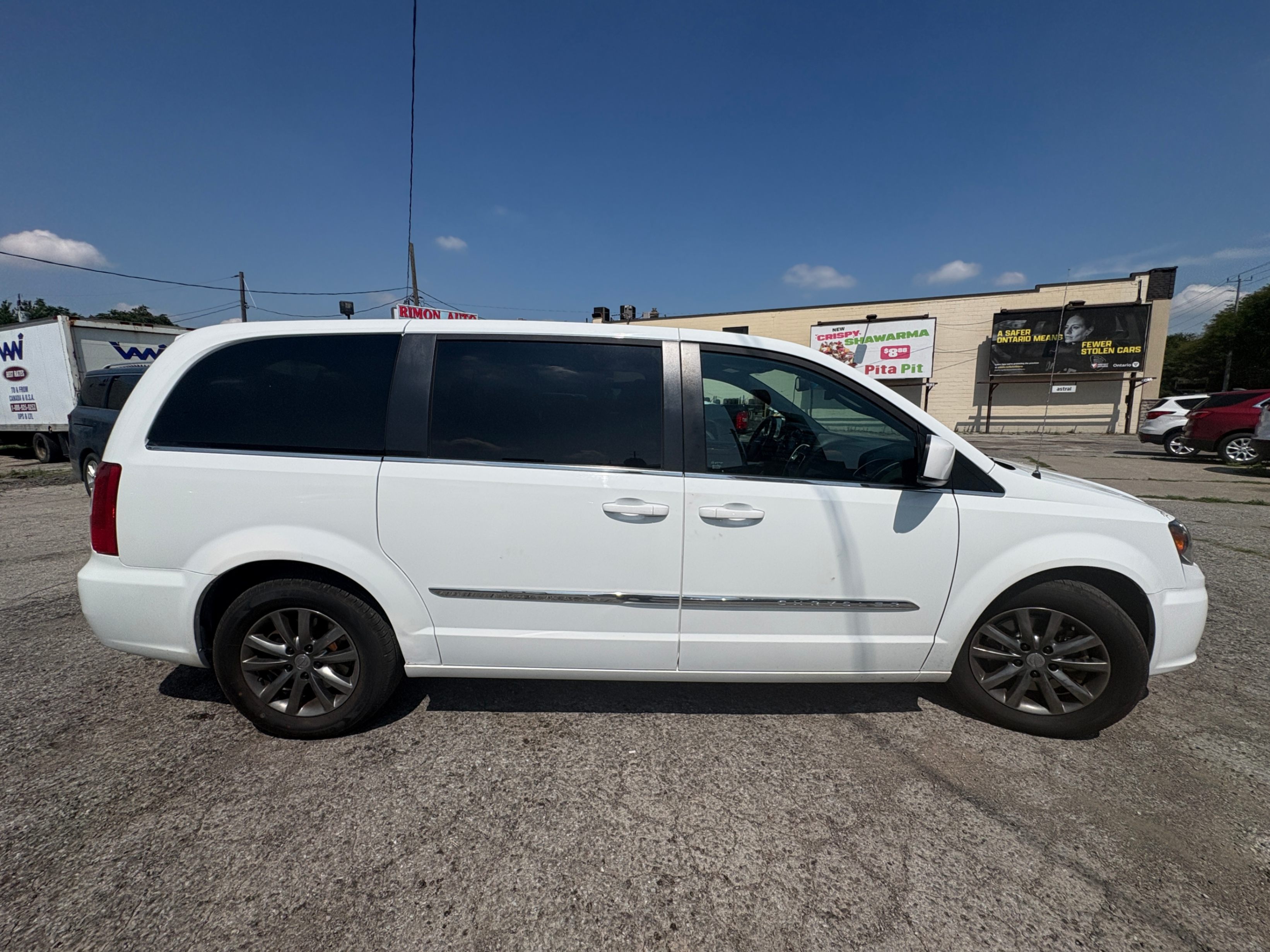 /autonationcarsales/2015-Chrysler-Town&-011665272836614005.jpg