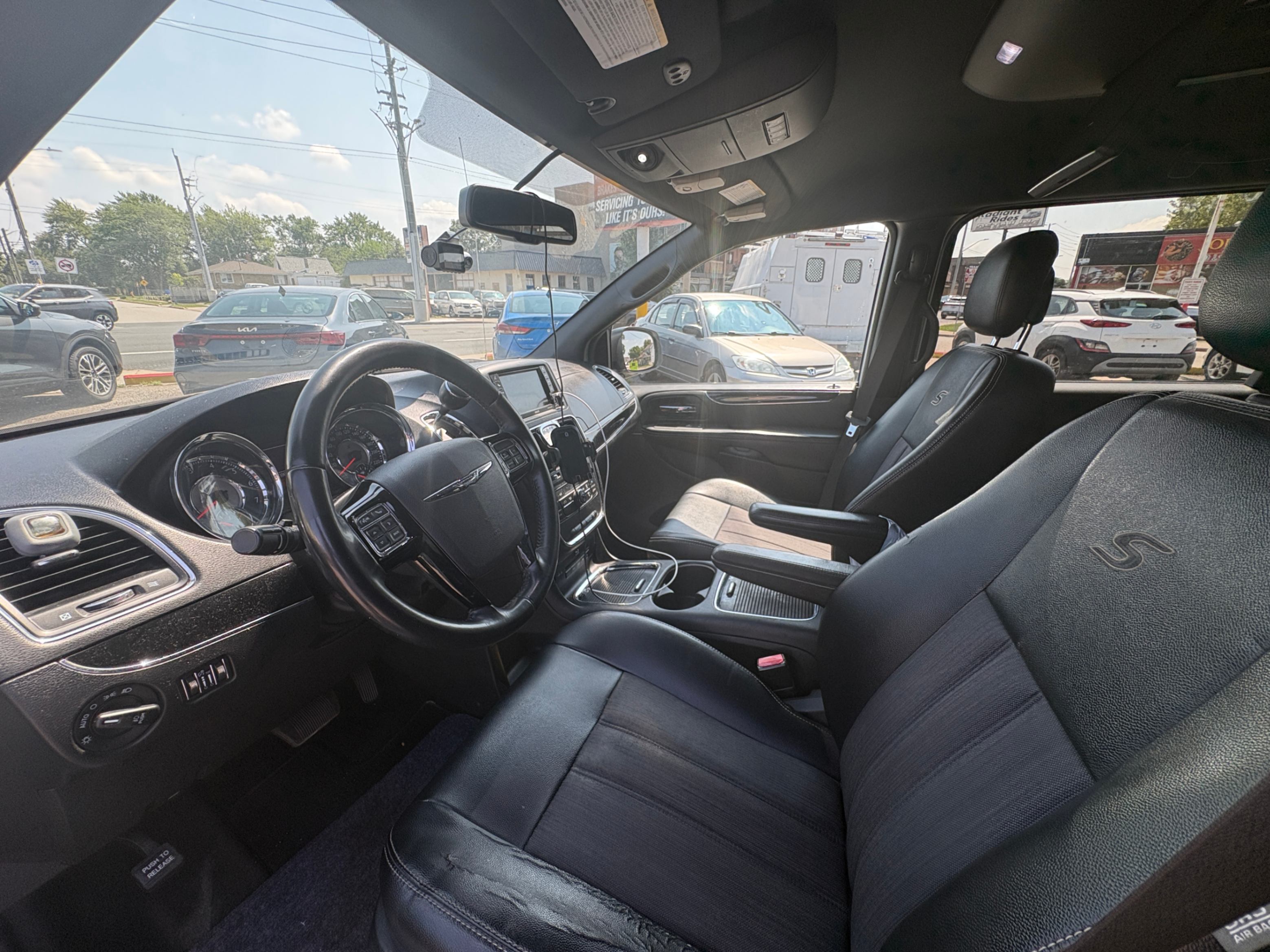 /autonationcarsales/2015-Chrysler-Town&-32124576360165635.jpg