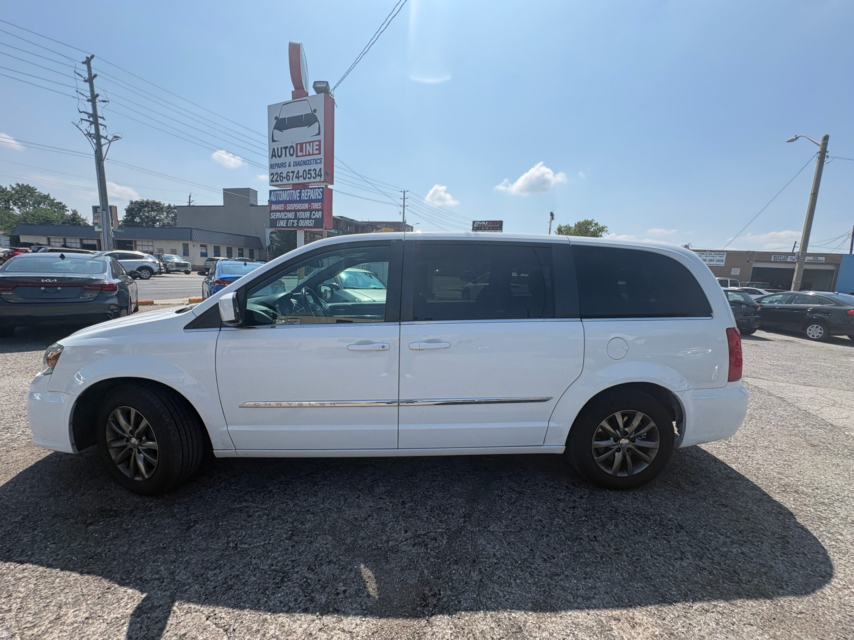 /autonationcarsales/2015-Chrysler-Town&-5960081211304411.jpg