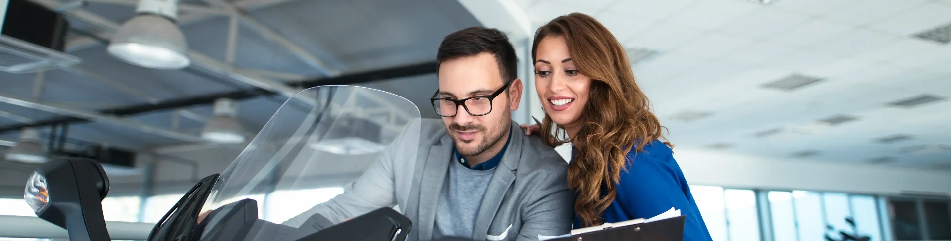https://hillzcdn.ca/autonationcarsales/7448756332121667-financing_department.webp
