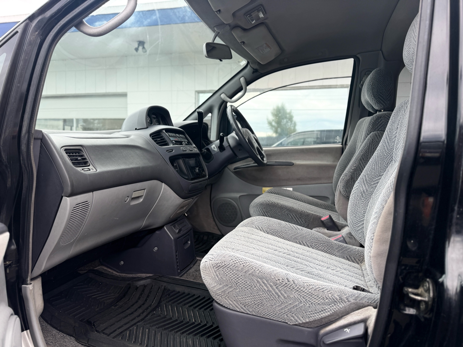 /azureautogallery1/1997-Mitsubishi-Delica-4489846327932472.jpg