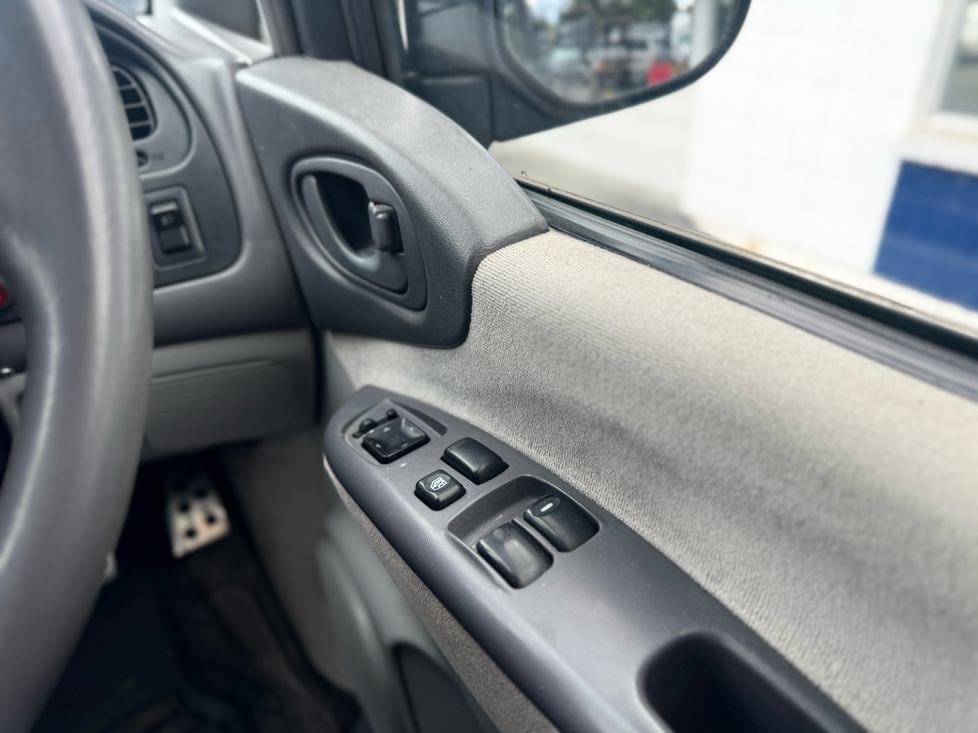 /azureautogallery1/1997-Mitsubishi-Delica-4793953626818559.jpg