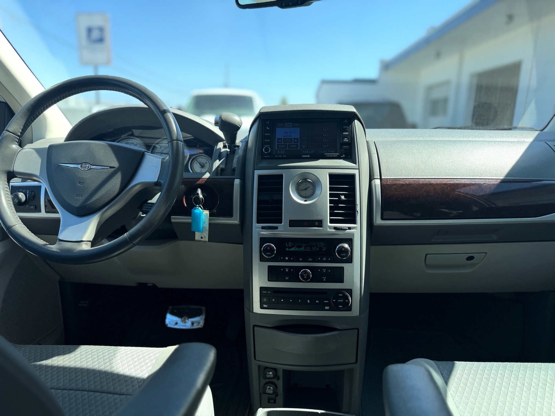 /azureautogallery1/2010-Chrysler-Town&-43843520960052884.jpg