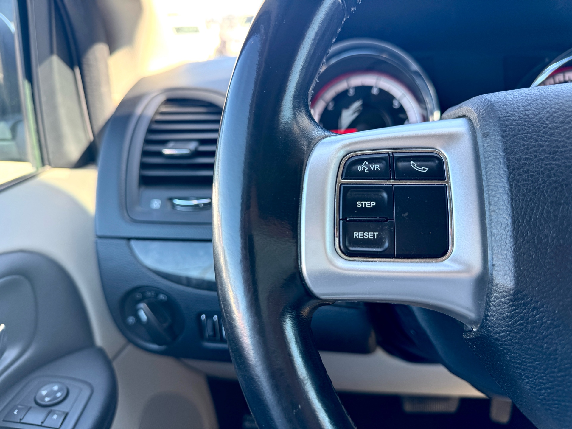/azureautogallery1/2011-Dodge-GrandCaravan-25850074622905206.jpg