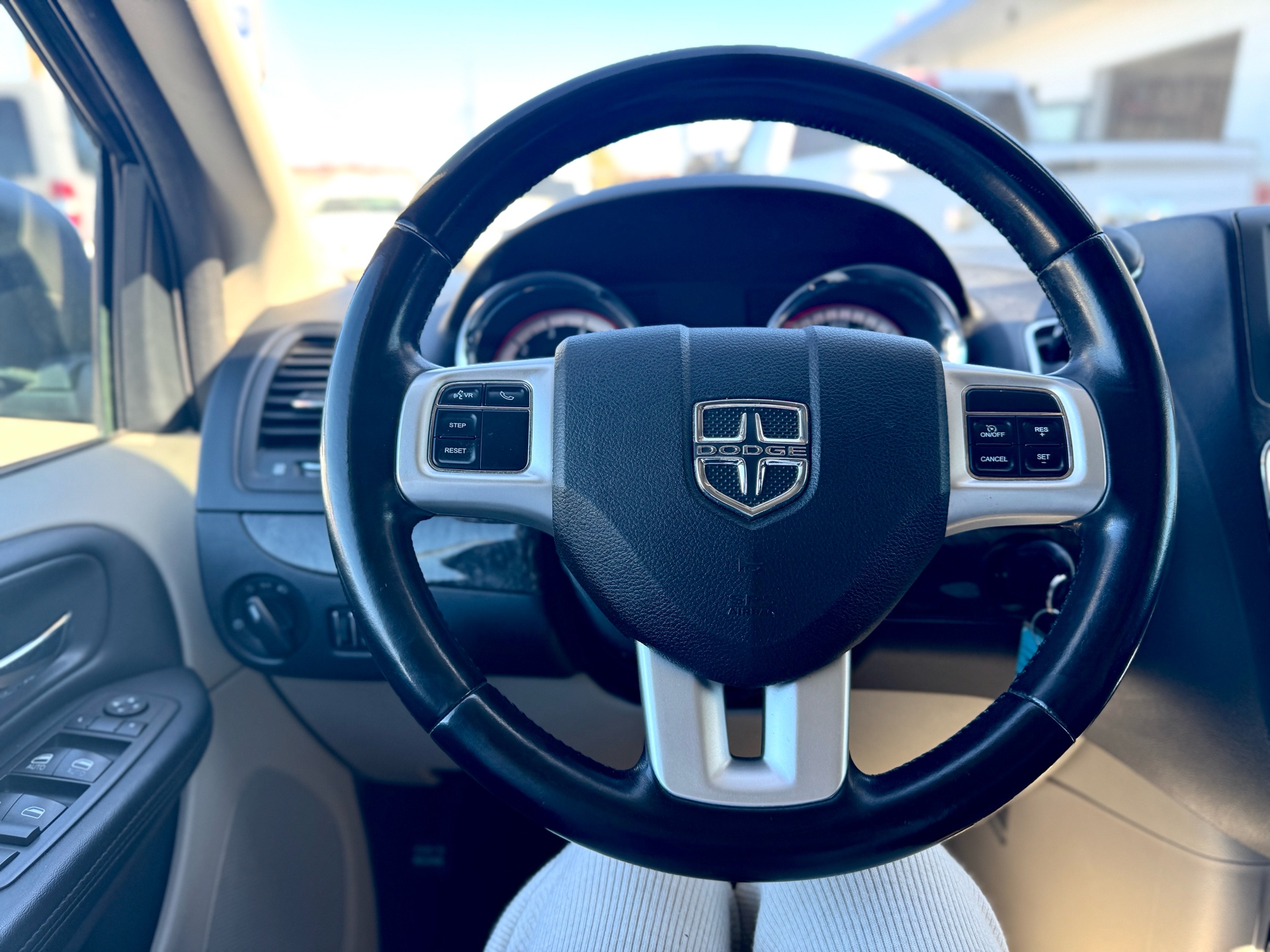 /azureautogallery1/2011-Dodge-GrandCaravan-27683203724343297.jpg
