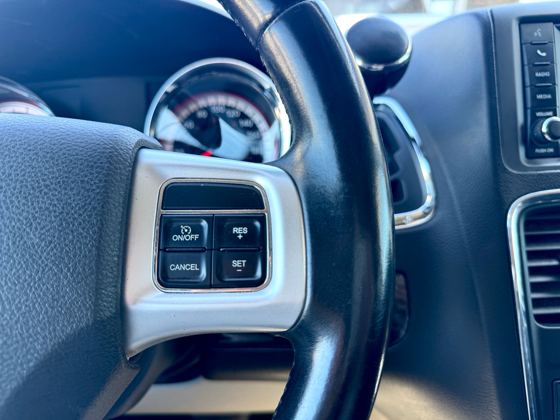 /azureautogallery1/2011-Dodge-GrandCaravan-7352851381317511.jpg