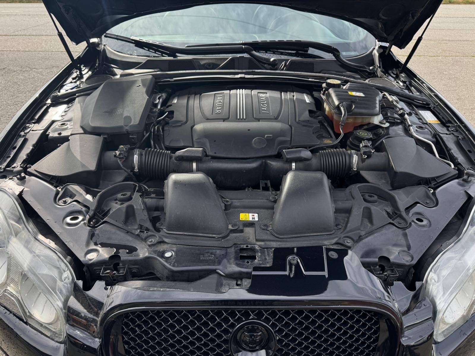 /azureautogallery1/2011-Jaguar-XF-48869012489339414.jpg