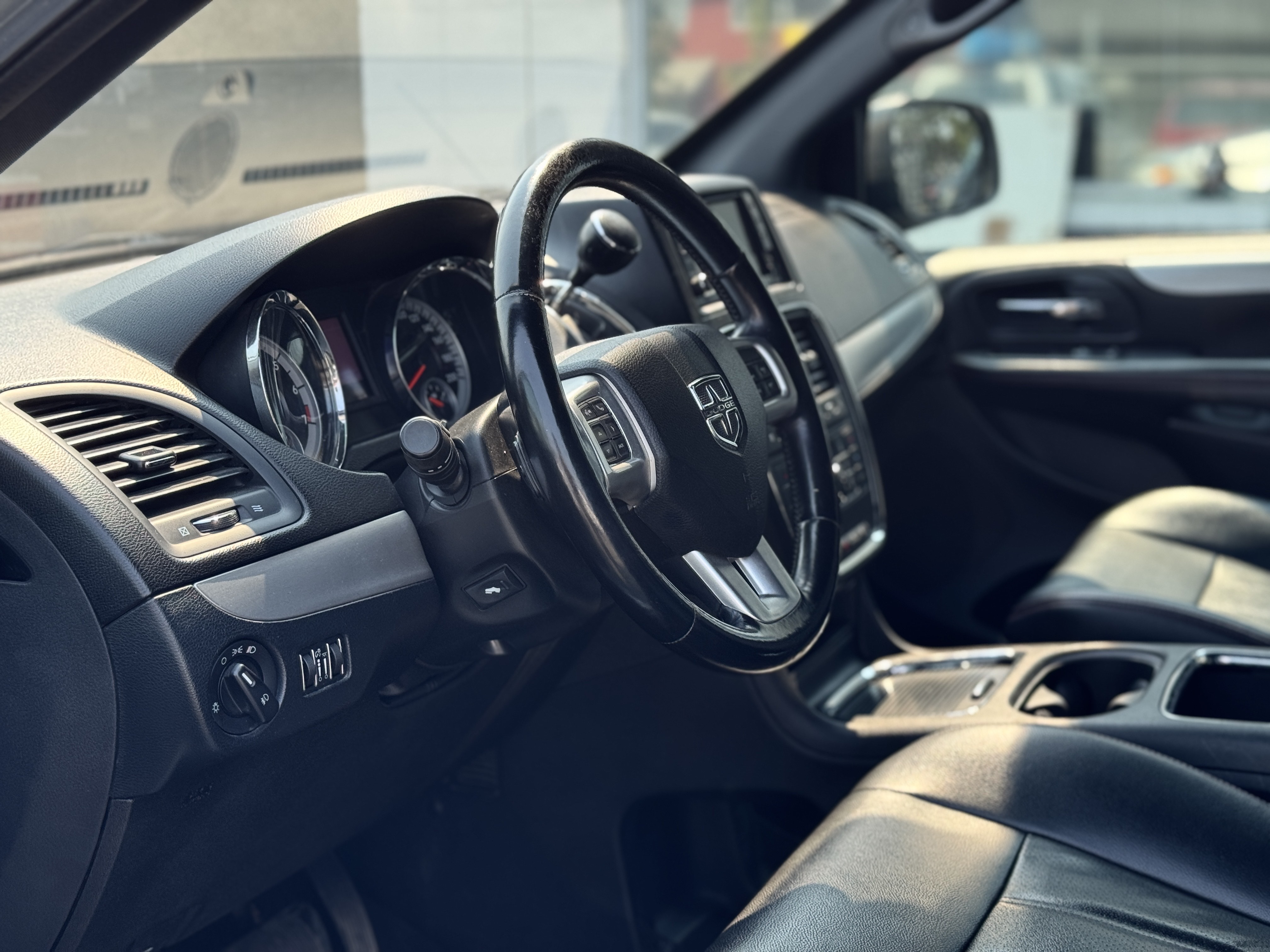 /azureautogallery1/2012-Dodge-GrandCaravan-9287782960975328.jpg