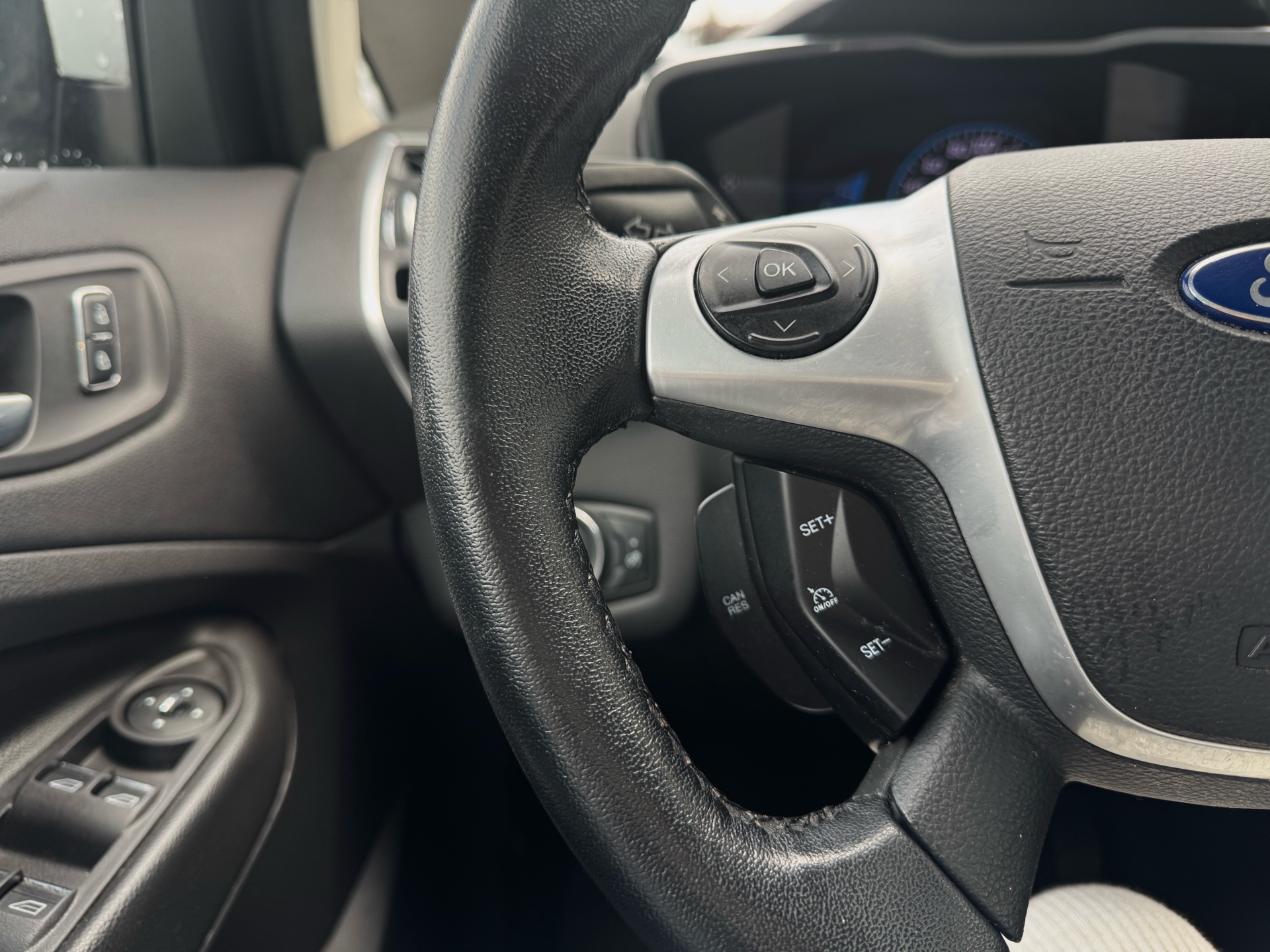 /azureautogallery1/2013-Ford-C-Max-3645192931039507.jpg