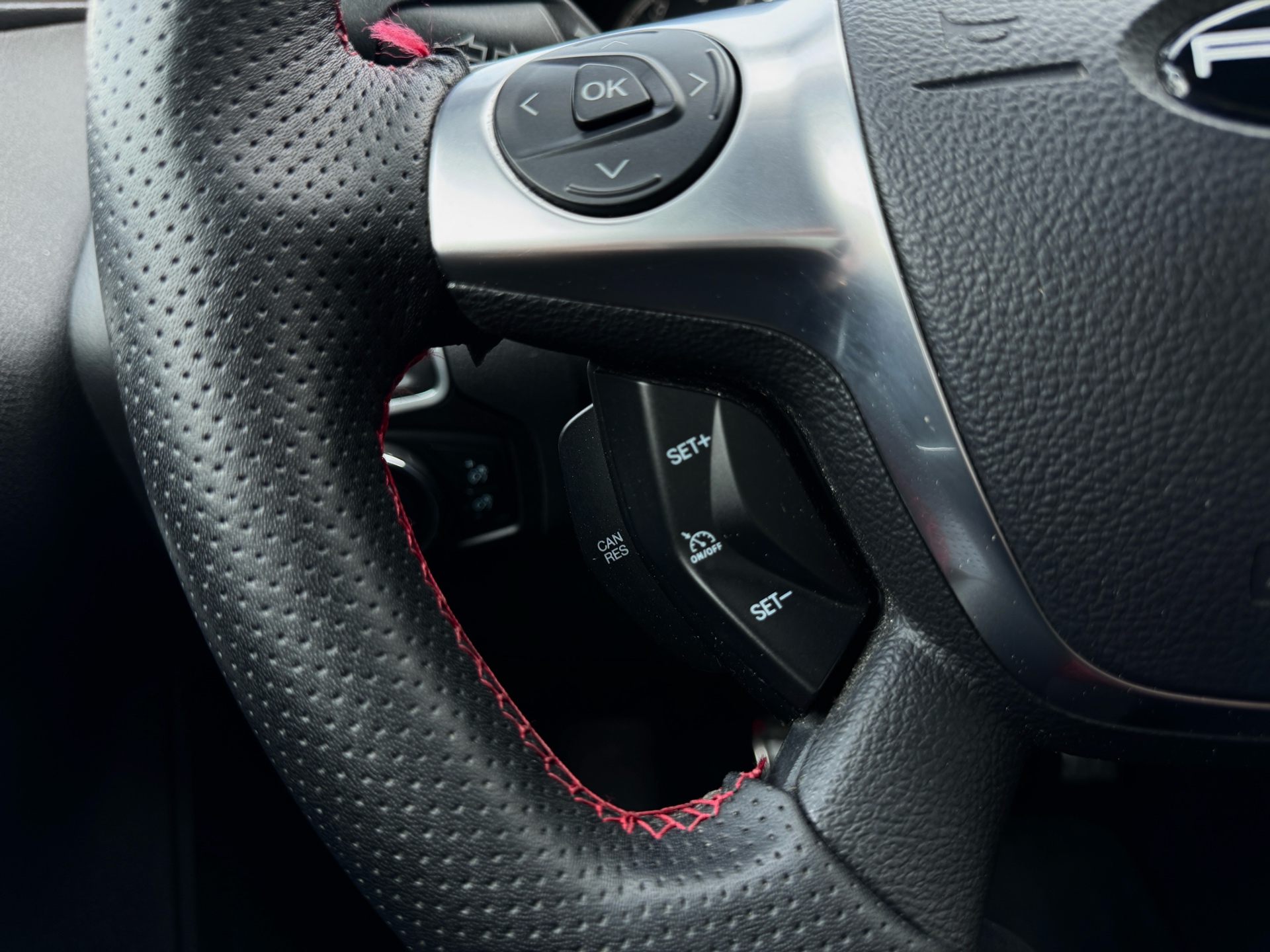 /azureautogallery1/2014-Ford-Focus-2061051869829773.jpg