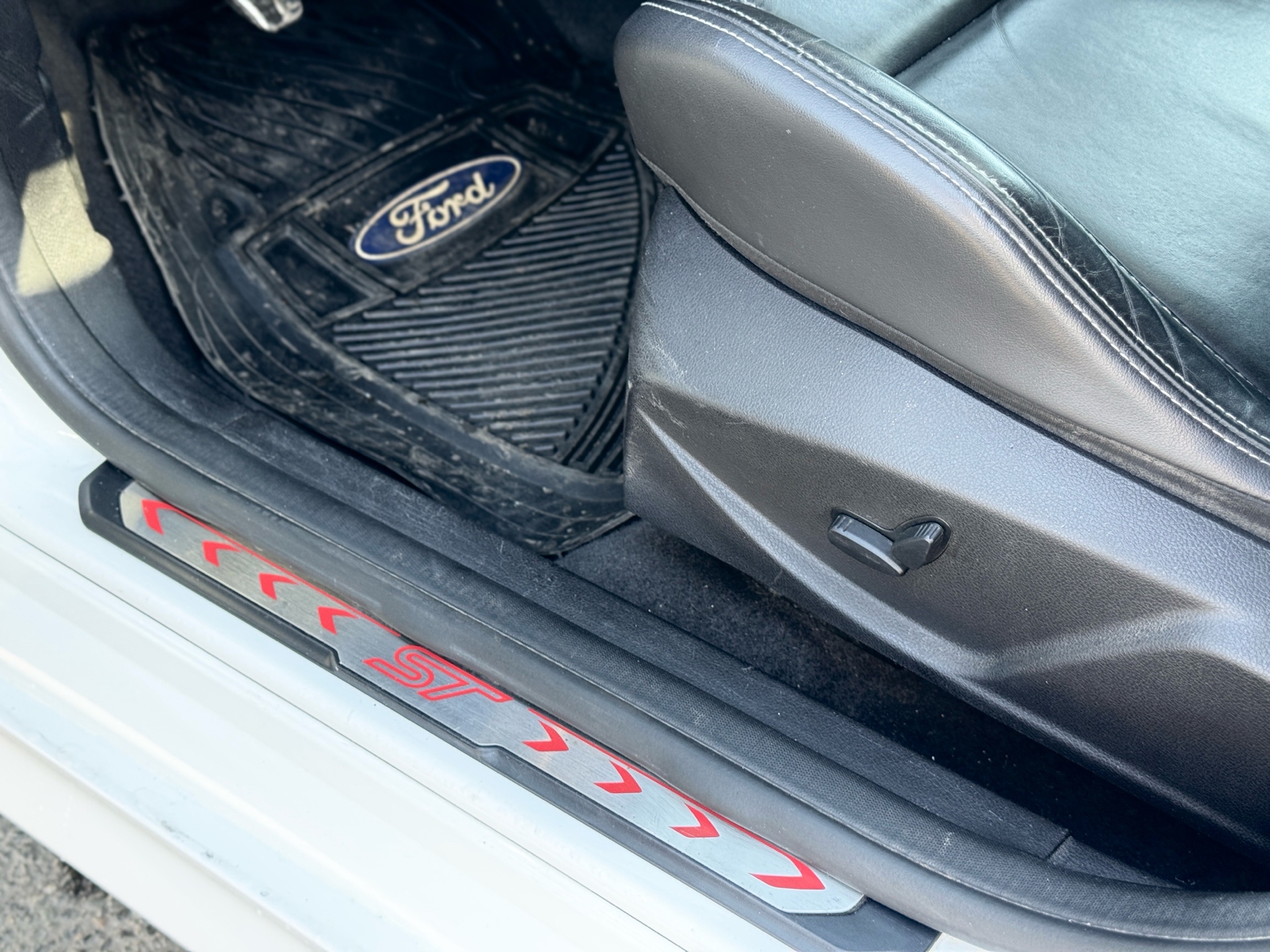 /azureautogallery1/2014-Ford-Focus-33239212285410225.jpg