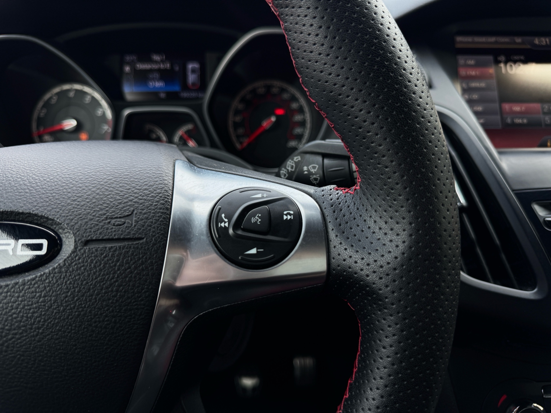 /azureautogallery1/2014-Ford-Focus-34274904990376176.jpg
