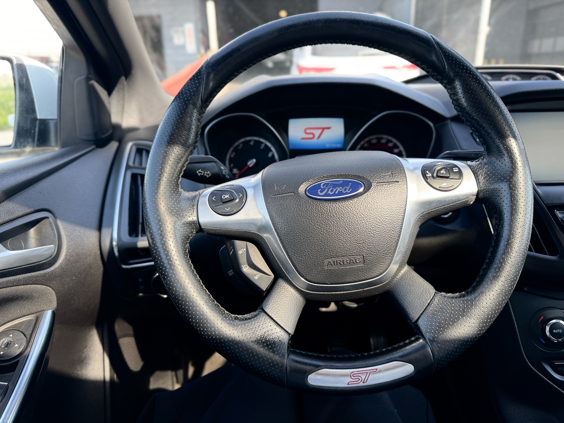 /azureautogallery1/2014-Ford-Focus-35877956382912646.jpg