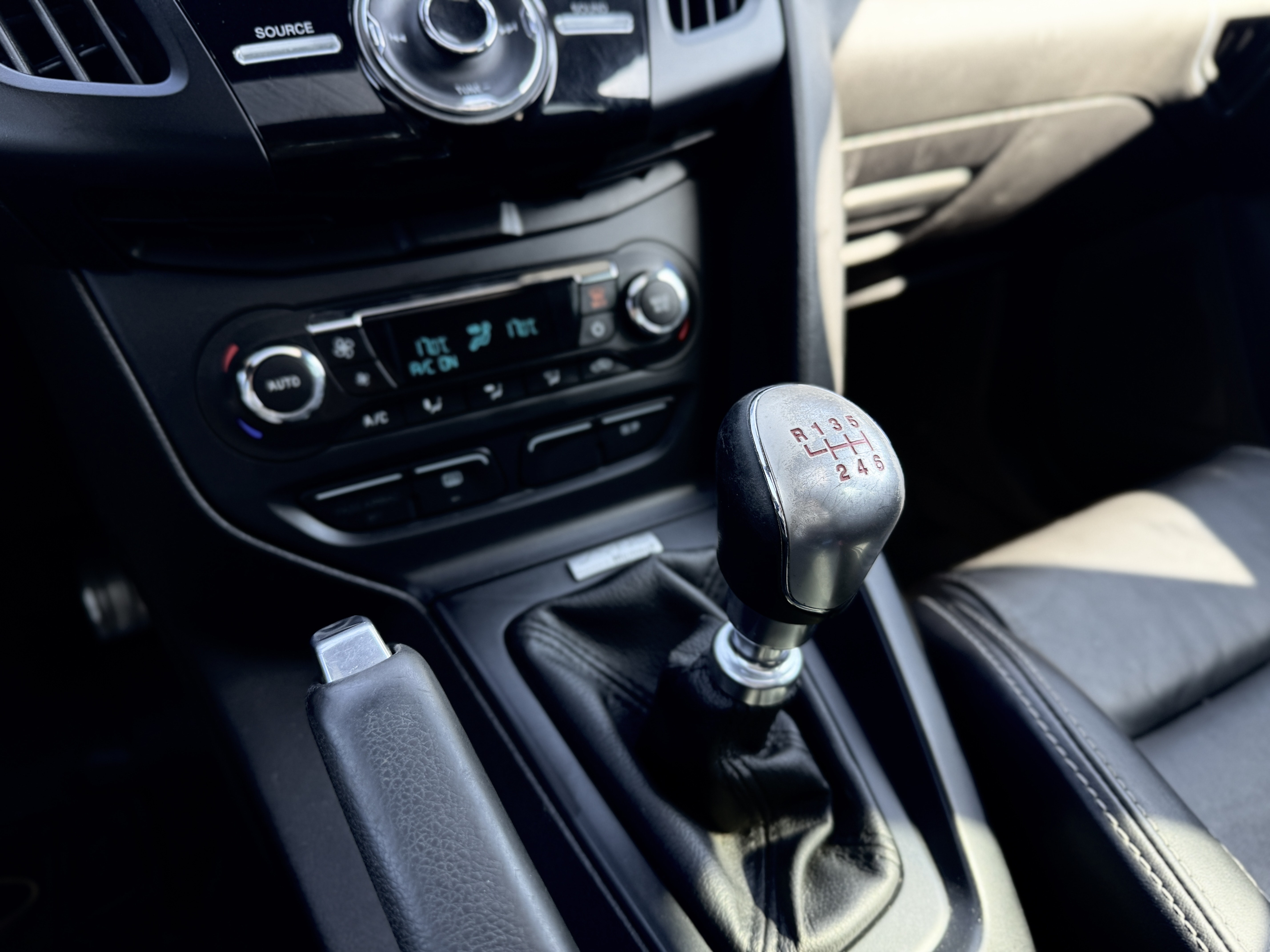/azureautogallery1/2014-Ford-Focus-9802940481532925.jpg