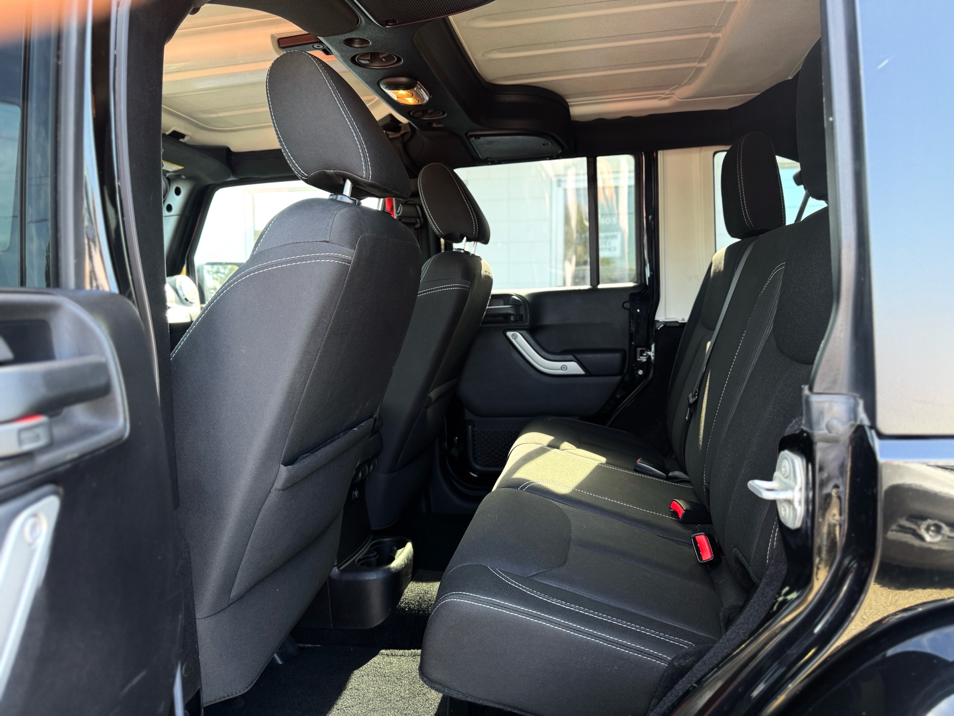 /azureautogallery1/2015-Jeep-WRANGLERUNLIMITED-14744228608860332.jpg