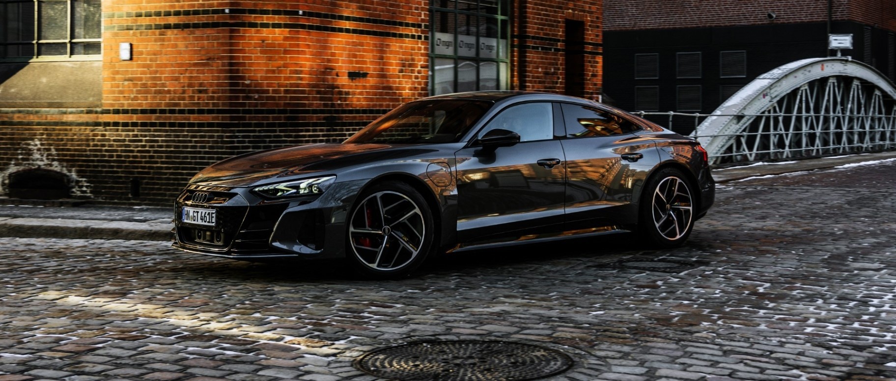 https://hillzcdn.ca/bbautosalesltd/4186208216594762-6592917276037766-audi_rs_e_tron_gt_2021_5k_7-2560x1440-1.jpg