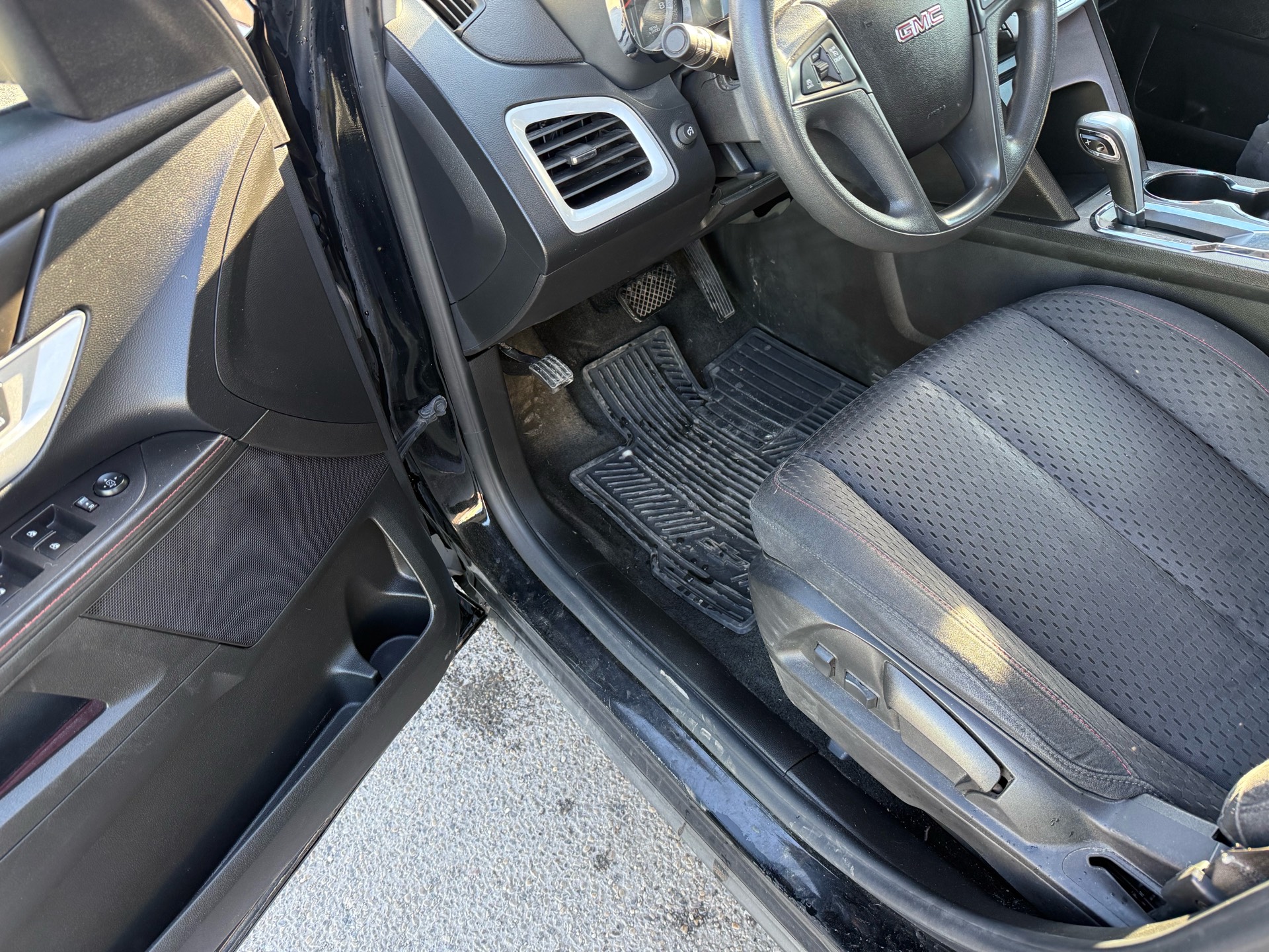/cambridgemotors/2015-GMC-Terrain-03237063176048771.jpg