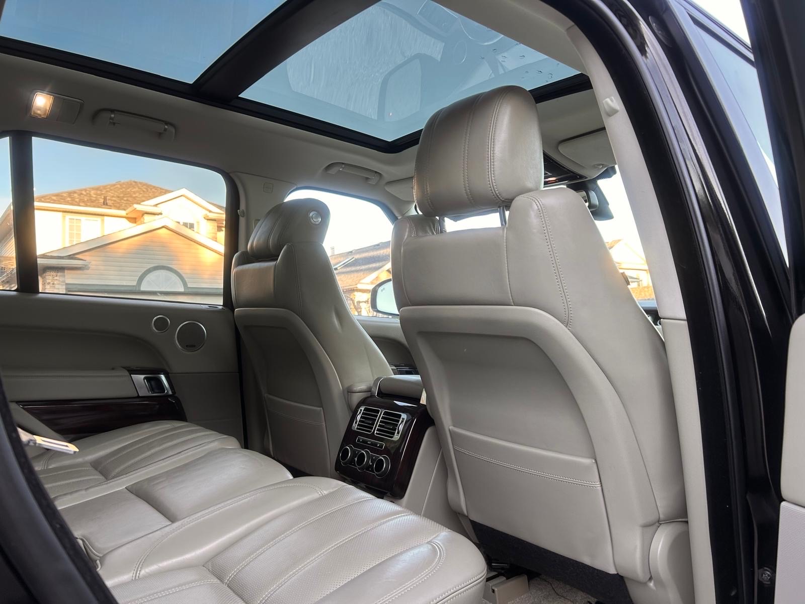 /cambridgemotors/2015-LandRover-RangeRover-27590389371329516.jpg