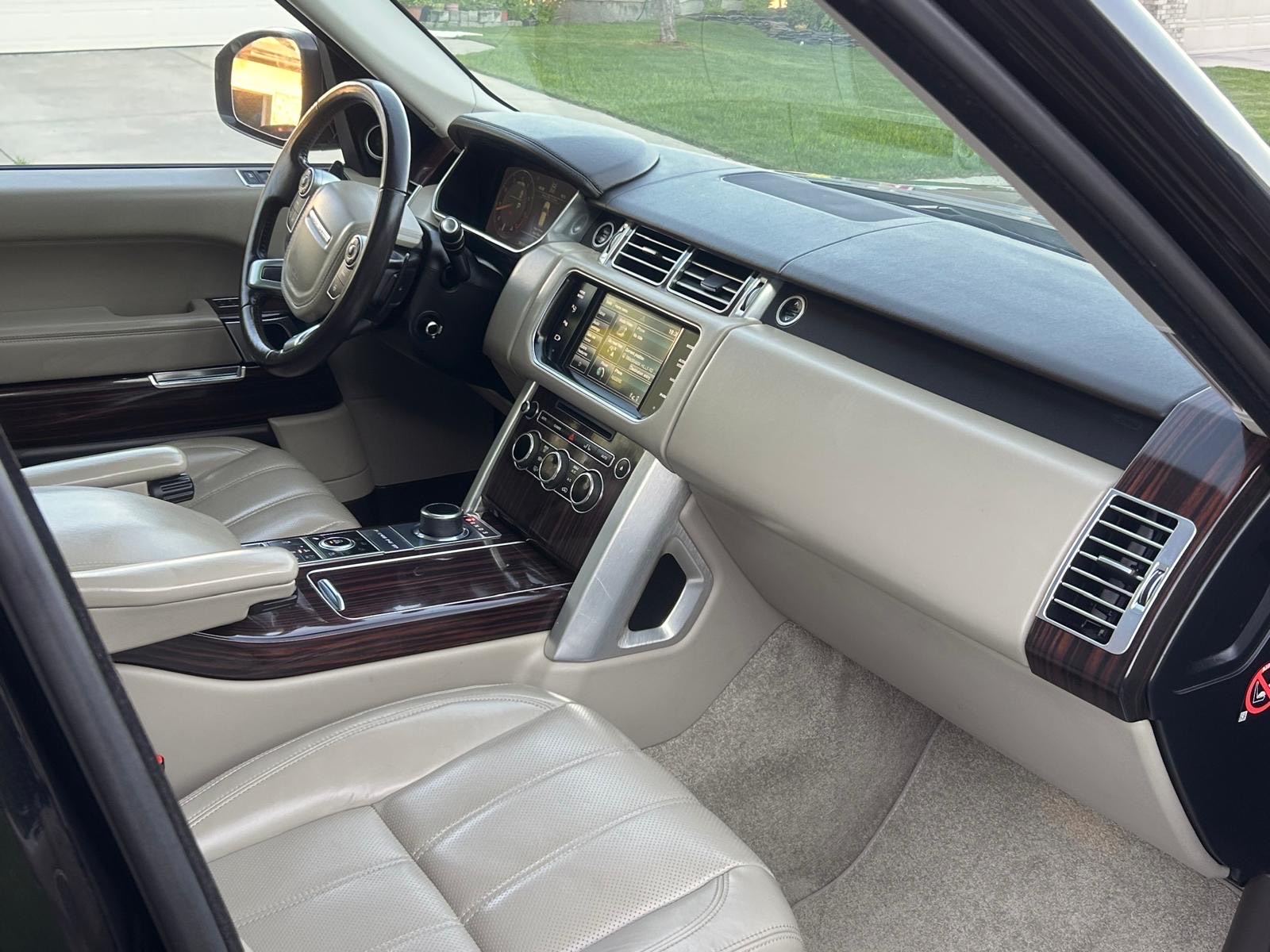 /cambridgemotors/2015-LandRover-RangeRover-37838658086445043.jpg
