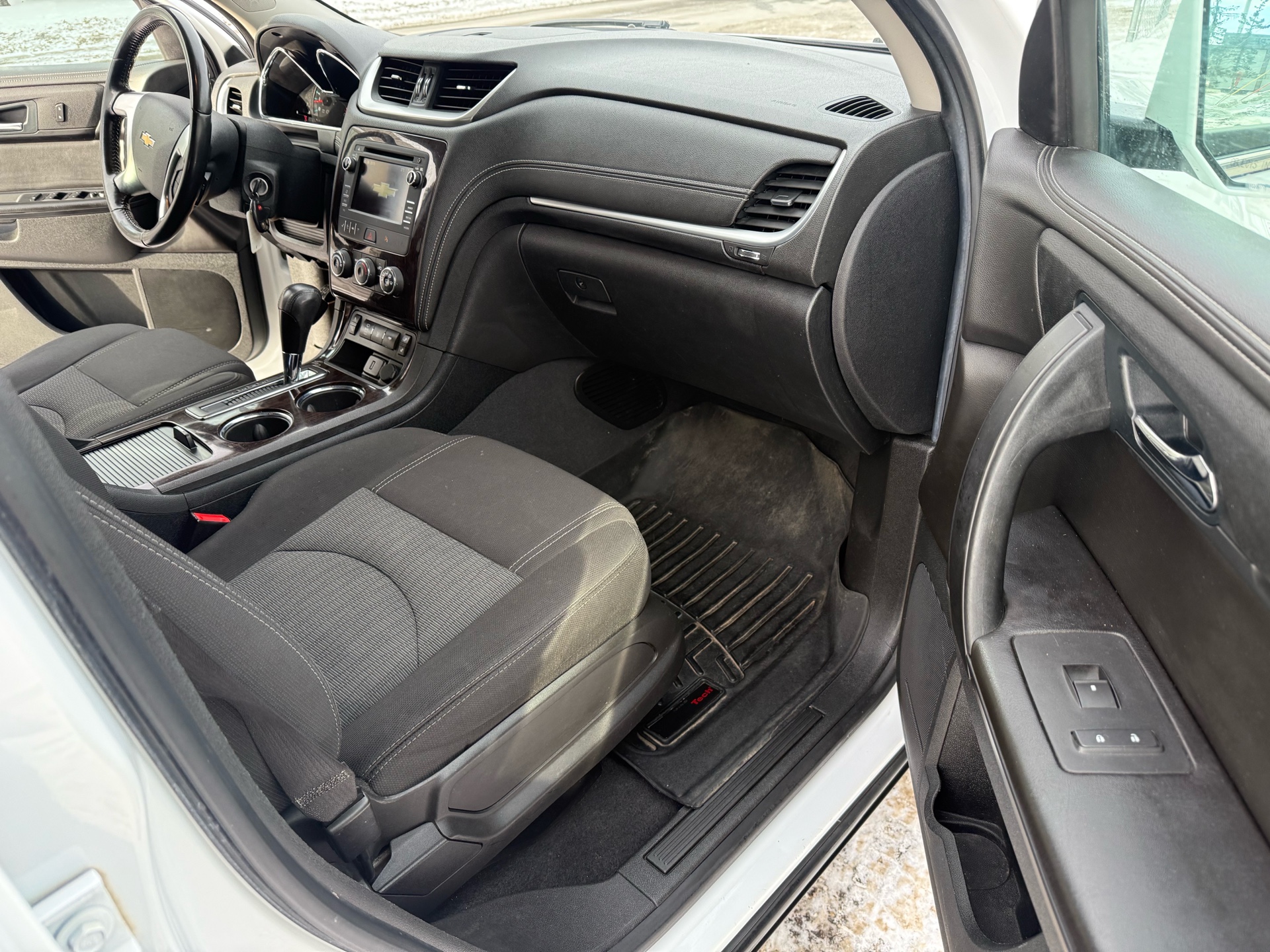 /cambridgemotors/2017-Chevrolet-Traverse-22062487944833786.jpg