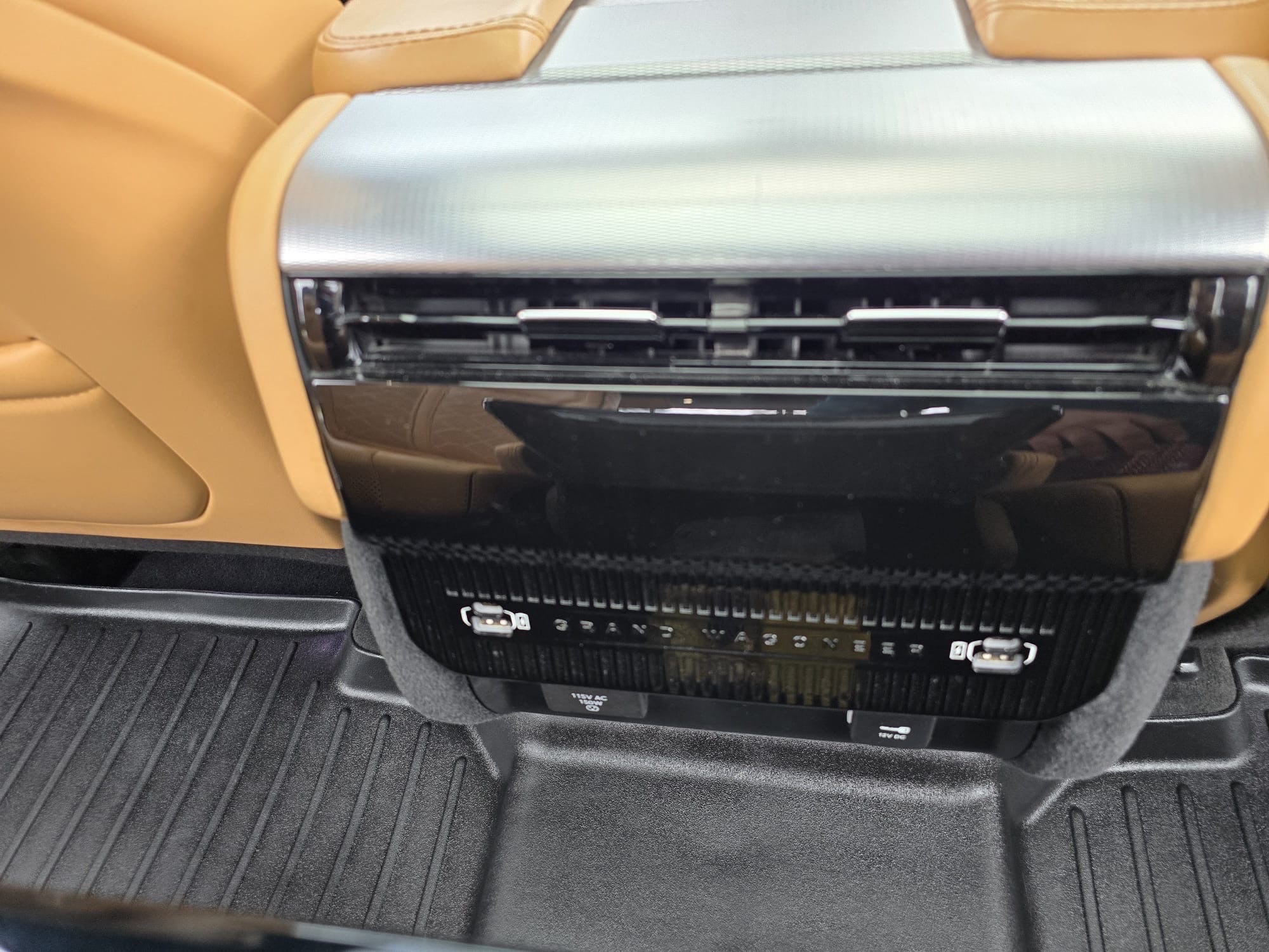 /cambridgemotors/2022-Jeep-GrandWagoneer-08582632950176472.jpg
