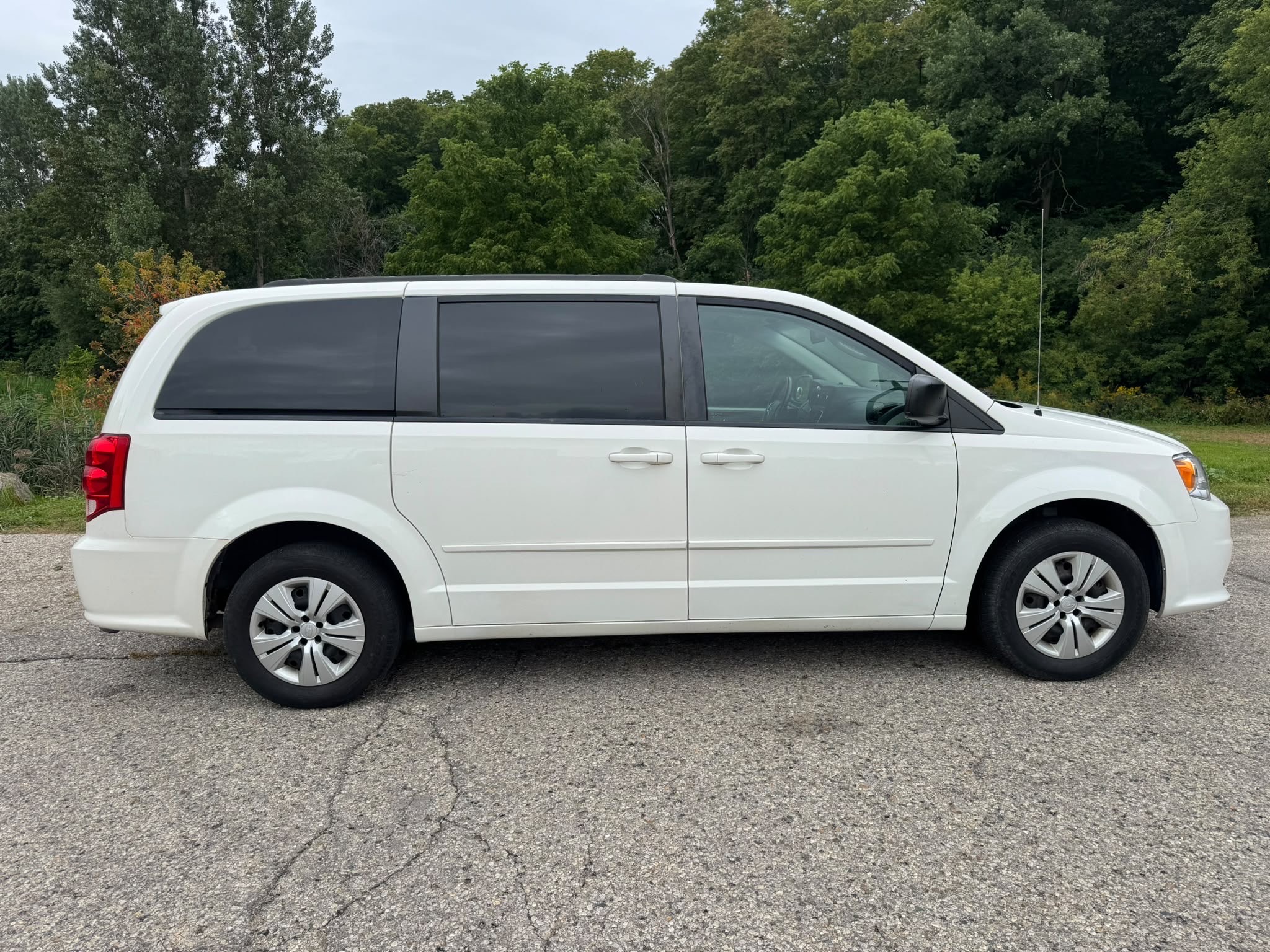 /canadacars/2012-Dodge-GrandCaravan-8524413894448286.jpg