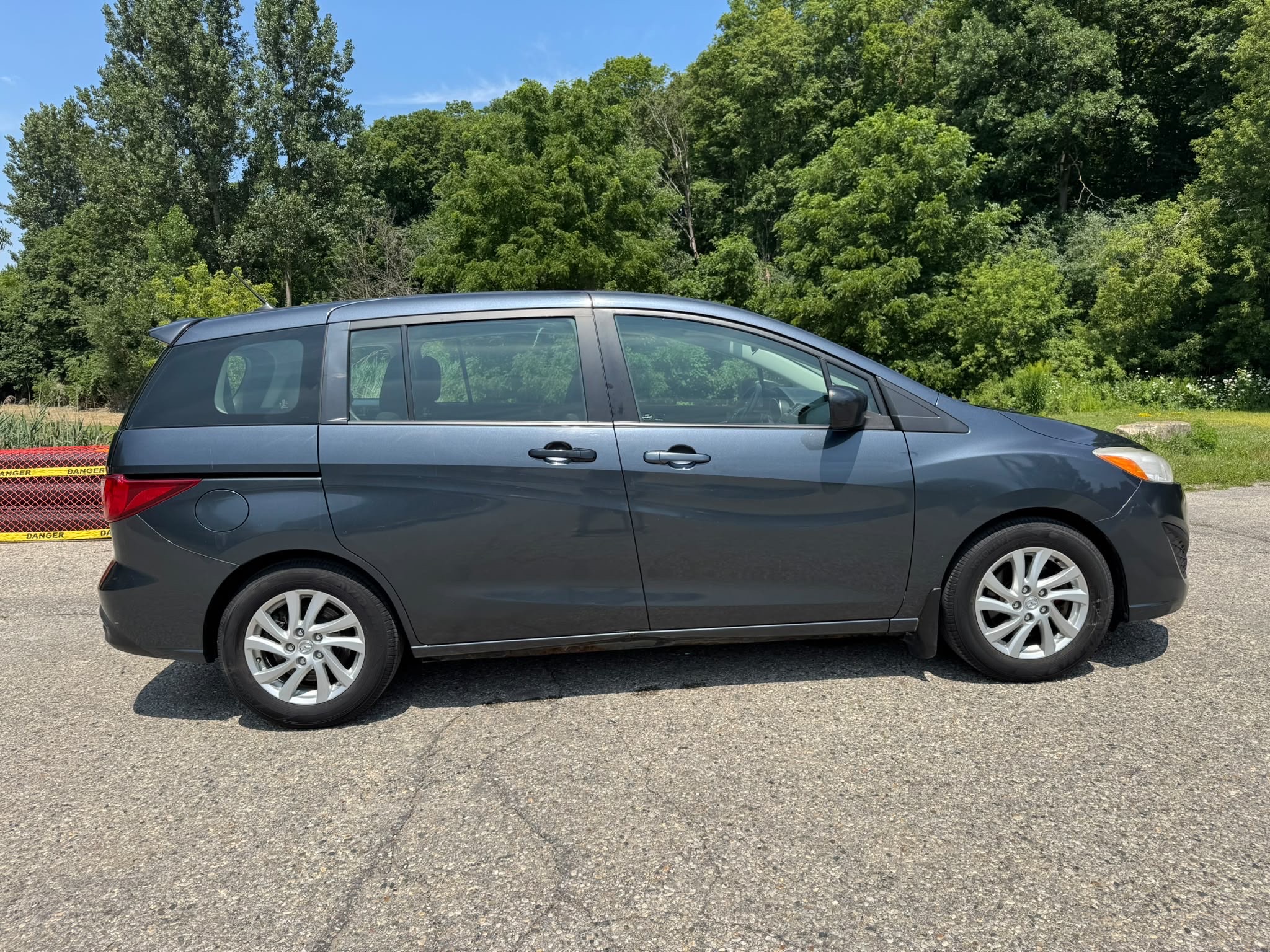 /canadacars/2012-Mazda-Mazda5-7669862396772229.jpg