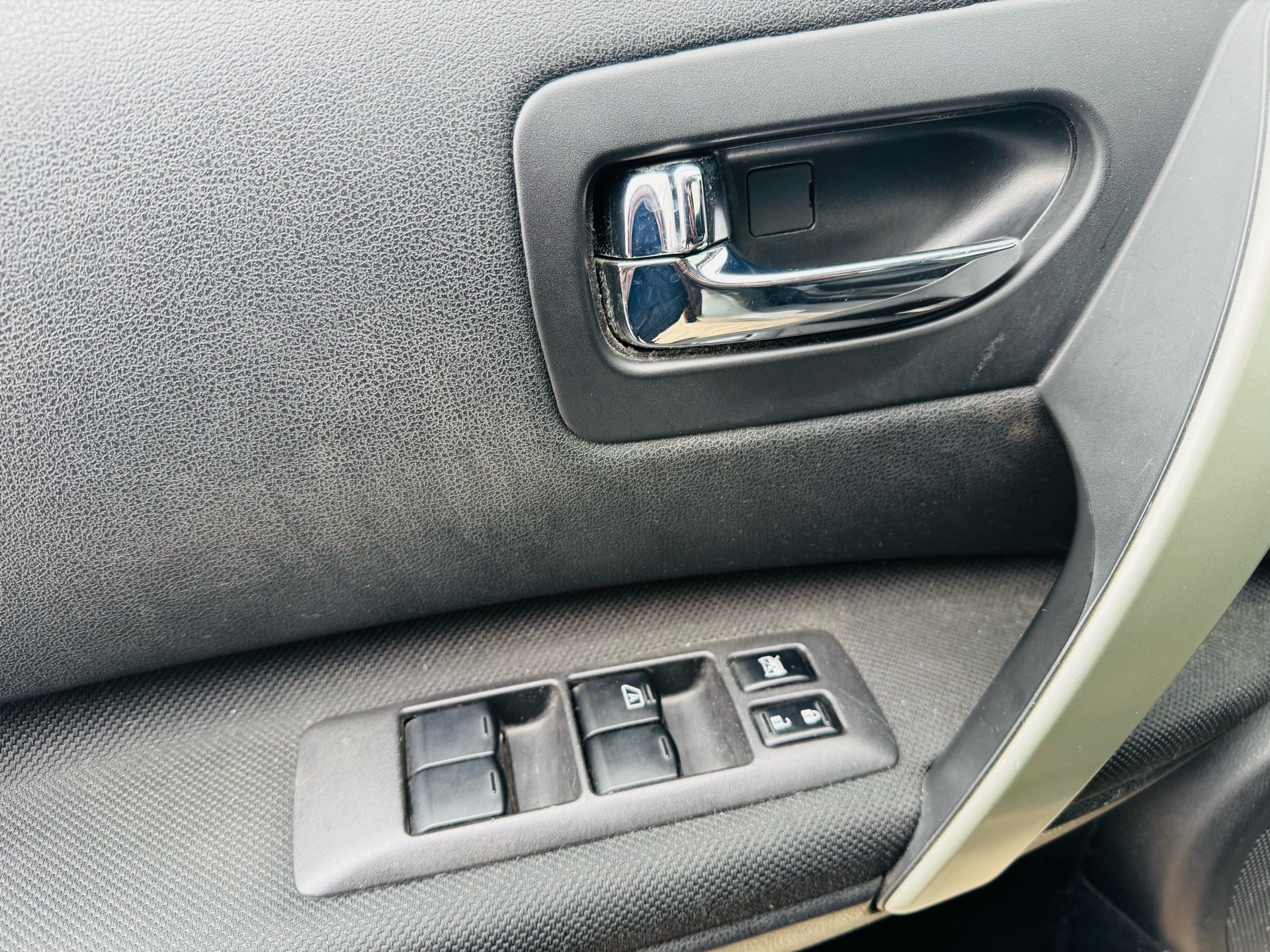 /canadacars/2013-Nissan-Rogue-6693705396980296.jpg