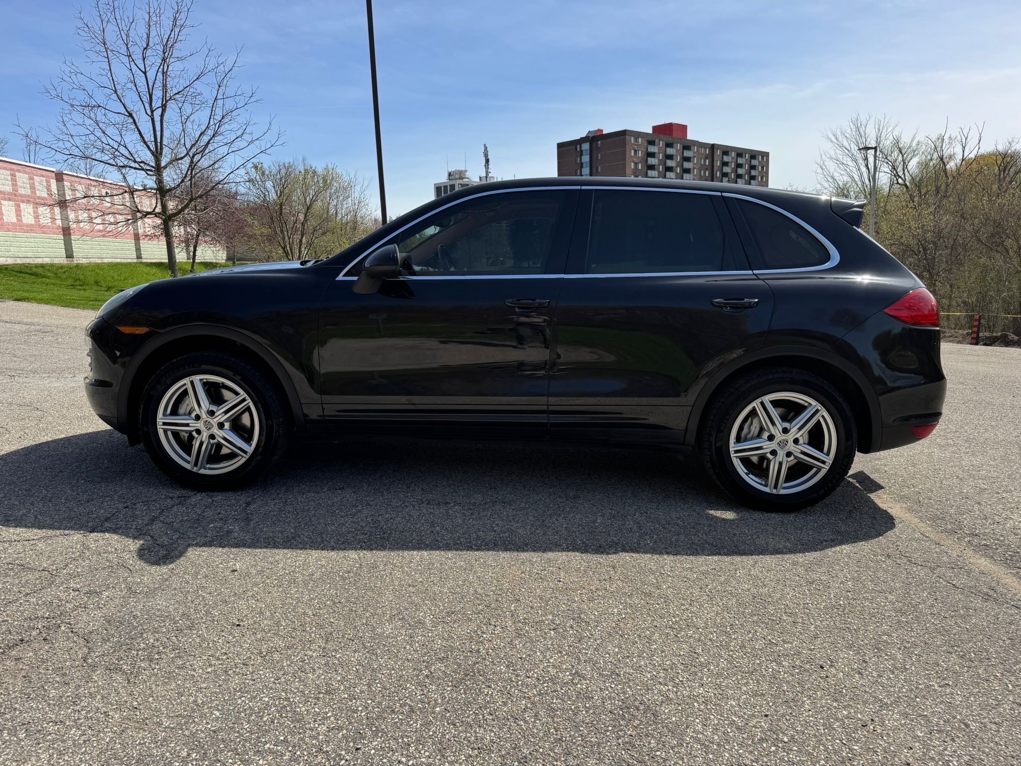 /canadacars/2013-Porsche-Cayenne-025686737637291346.jpg