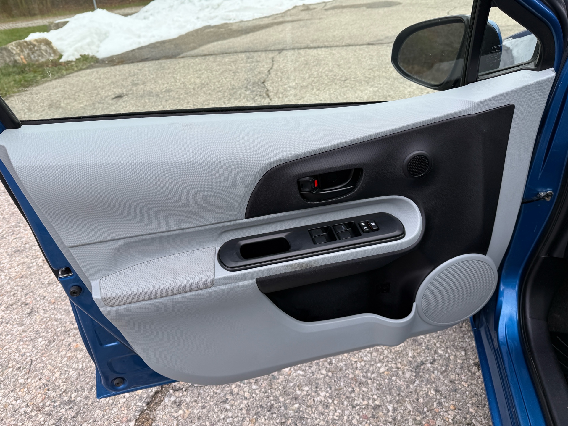 /canadacars/2013-Toyota-Priusc-16192223603713218.jpg