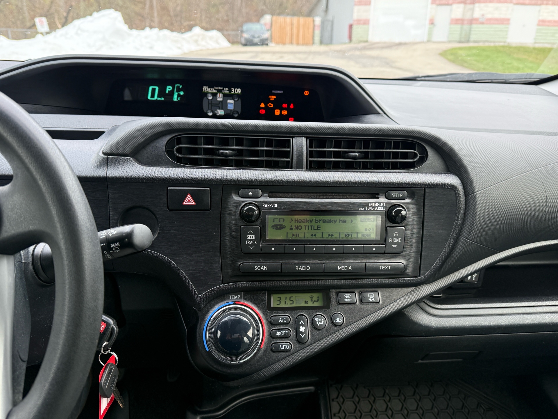 /canadacars/2013-Toyota-Priusc-31281887404114395.jpg