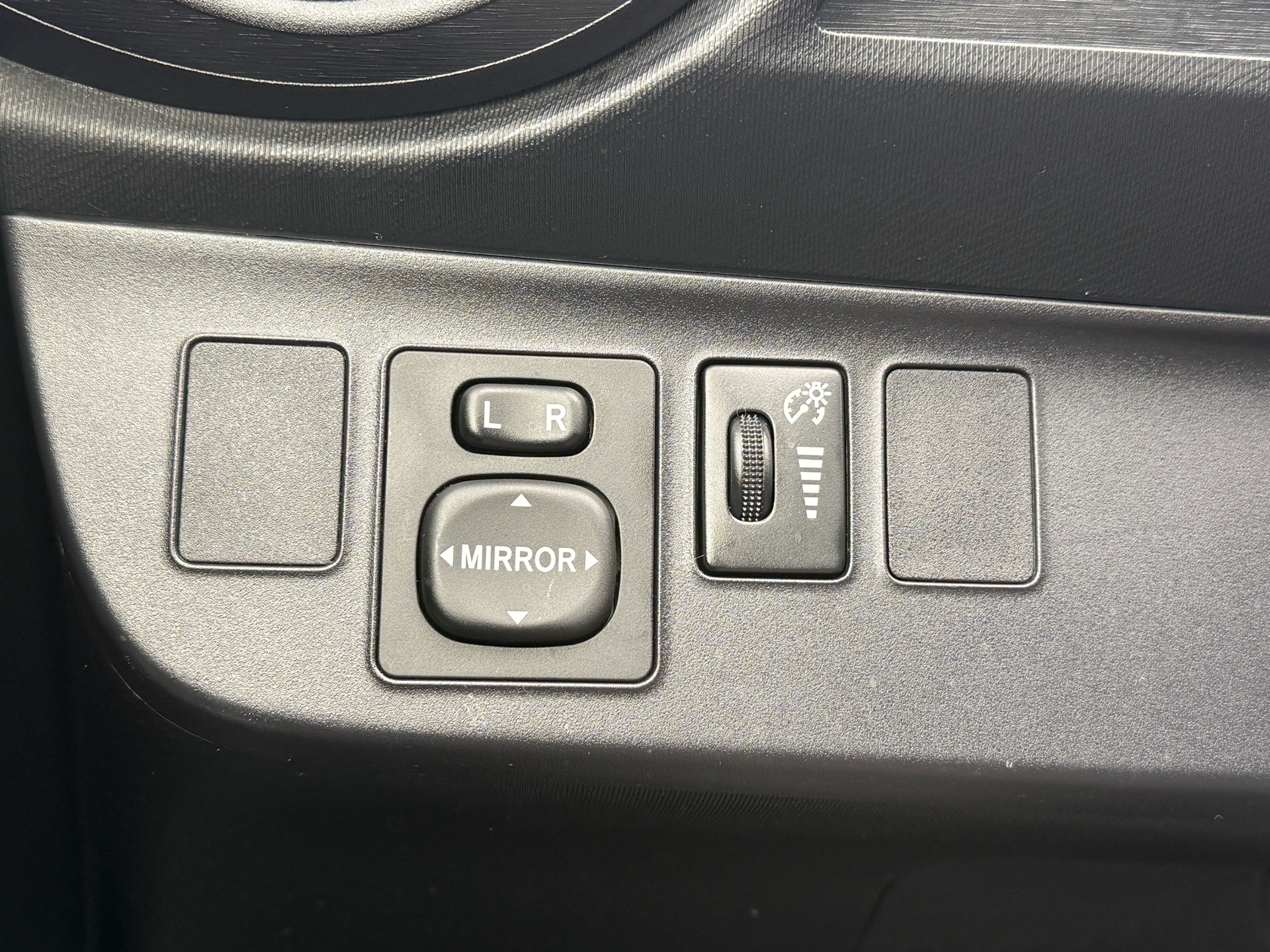 /canadacars/2013-Toyota-Priusc-549742052057113.jpg
