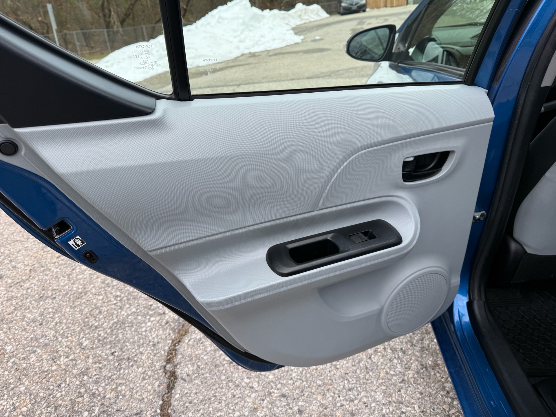 /canadacars/2013-Toyota-Priusc-8620298443624272.jpg