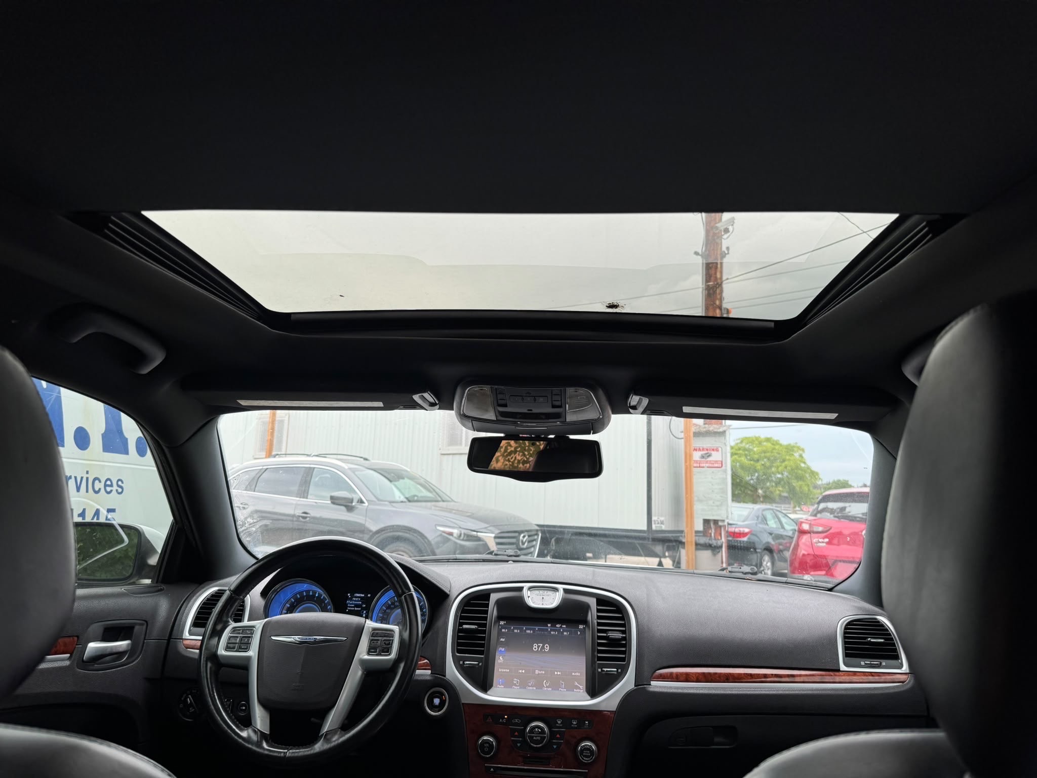 /canadacars/2014-Chrysler-300-023885089011943306.jpg