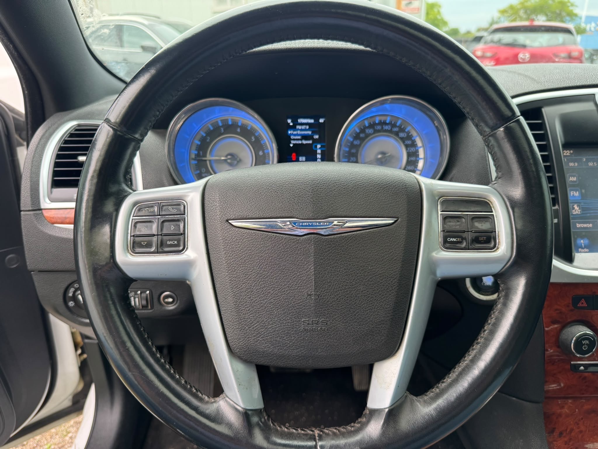 /canadacars/2014-Chrysler-300-5759263571416997.jpg