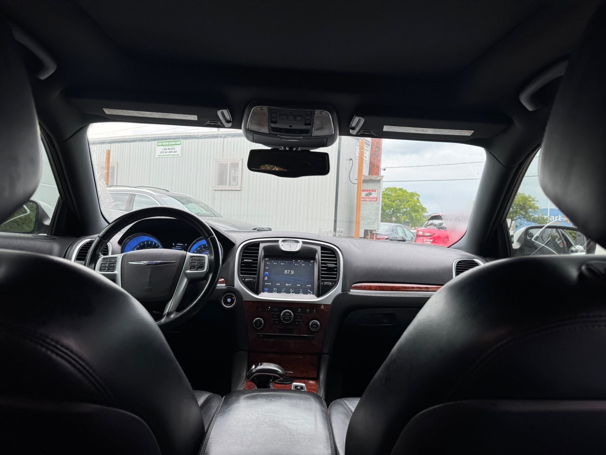 /canadacars/2014-Chrysler-300-8041062489084723.jpg